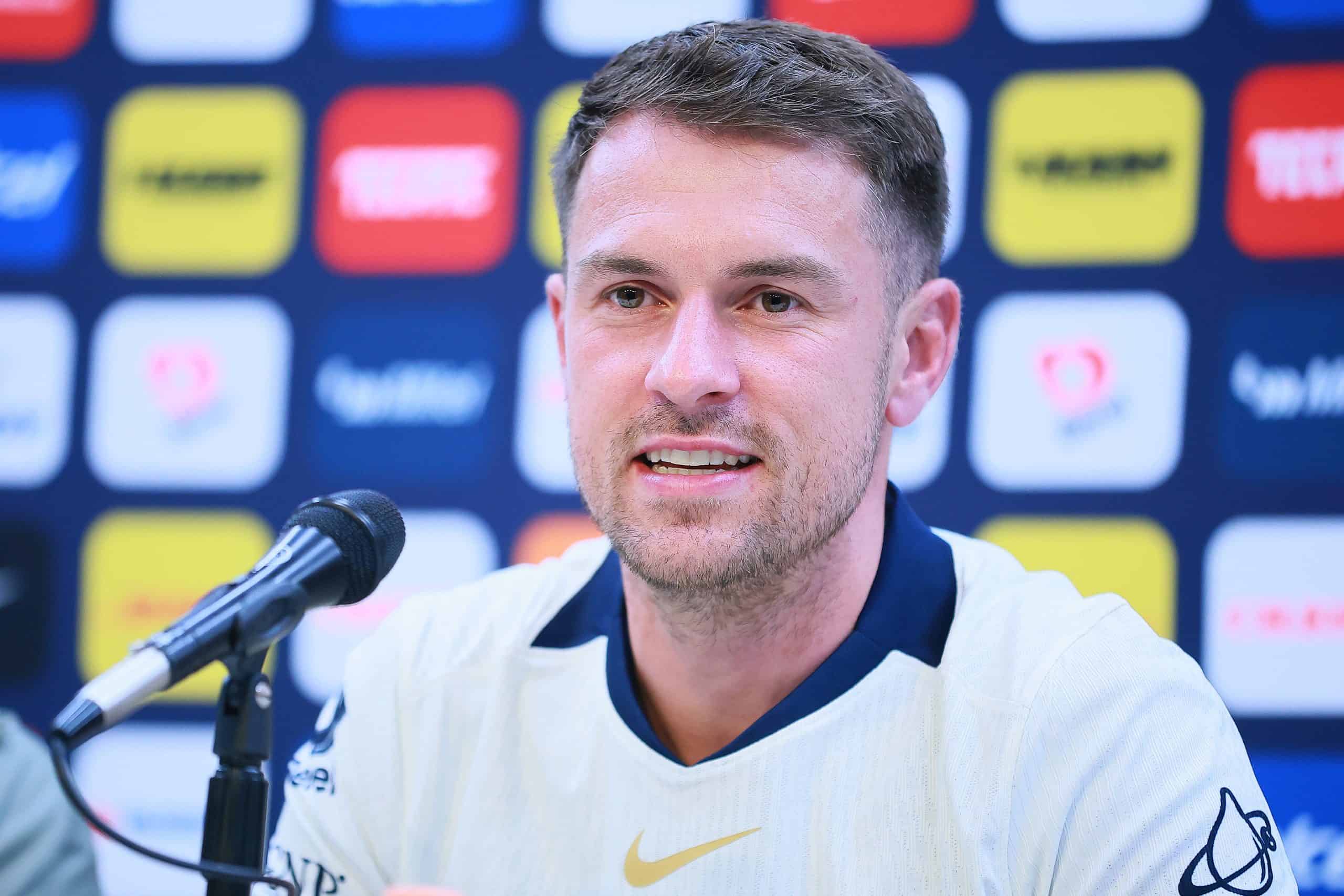 Aaron Ramsey arranca su etapa en Pumas… desde la tribuna