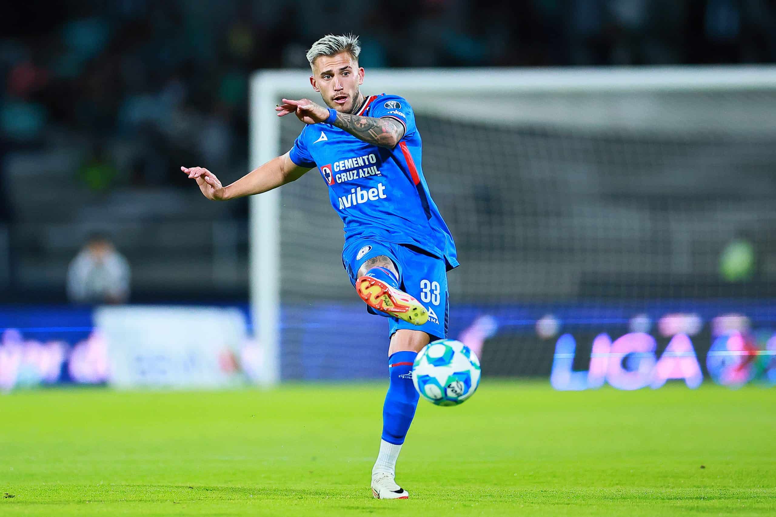Piovi se queda en Cruz Azul… ¡ni la llamada de Messi lo sacó de La Noria!
