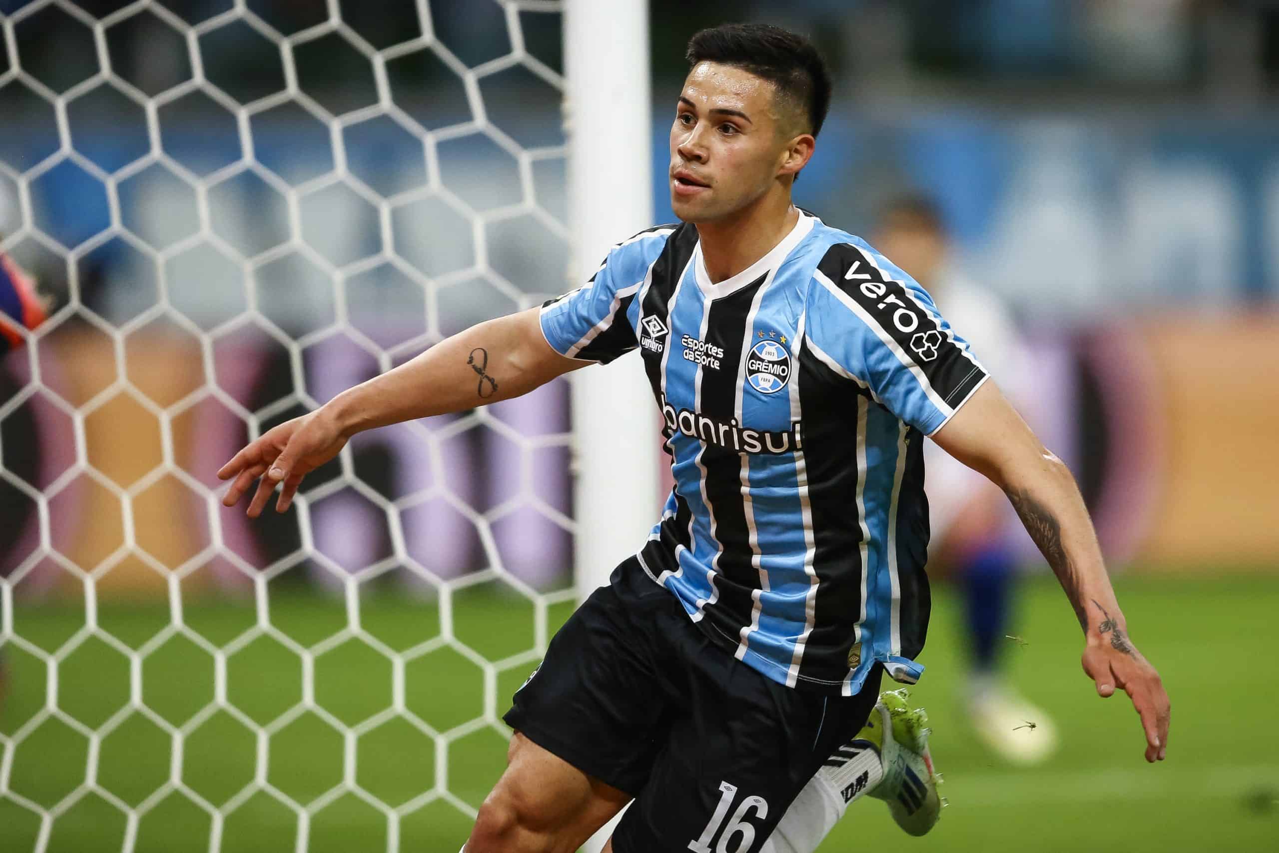 Tigres va por Alexander Aravena en el último día del mercado
