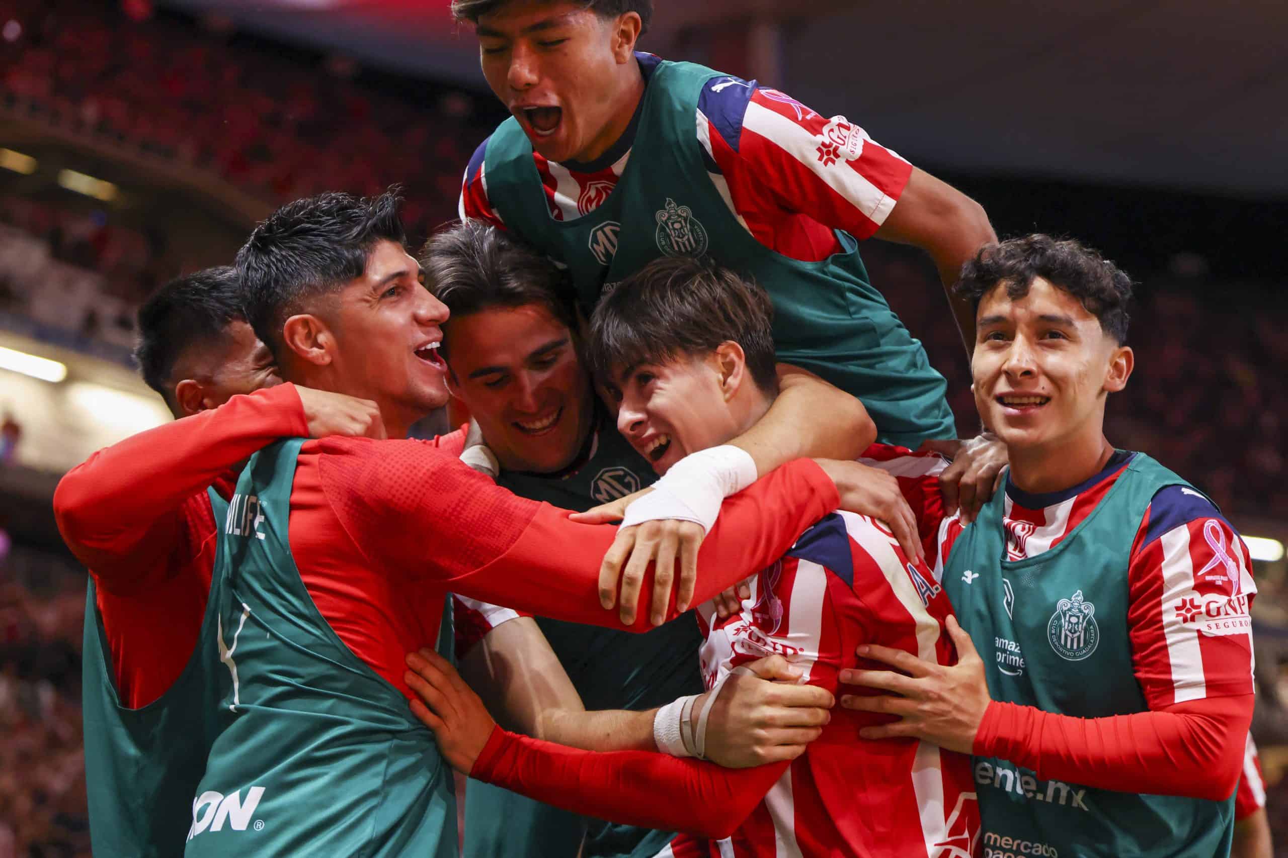 ¡Clásico Tapatío Rojiblanco! Chivas golea 4-1 al Atlas