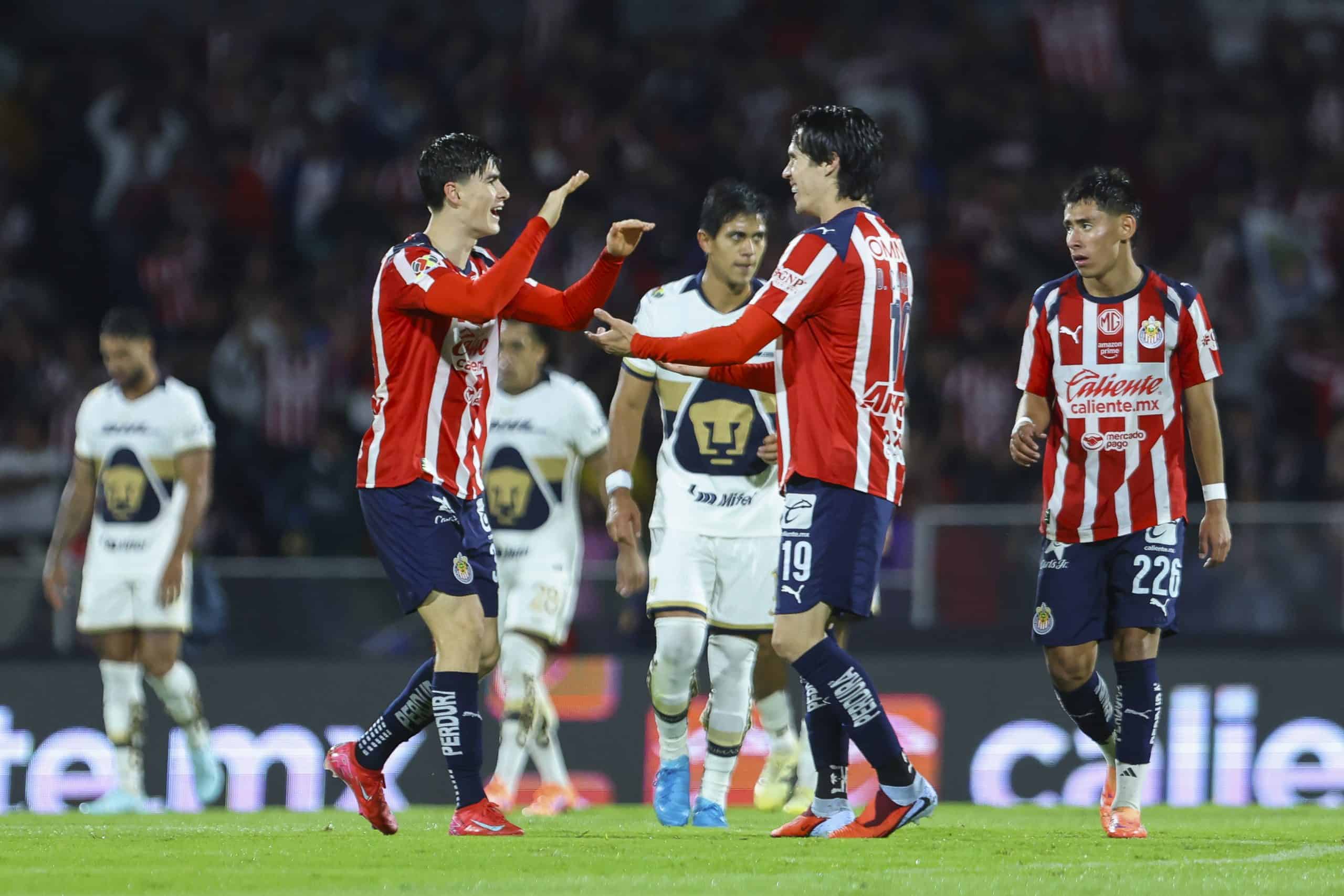 ¡Remontada y drama en CU! Chivas vence 2-1 a Pumas
