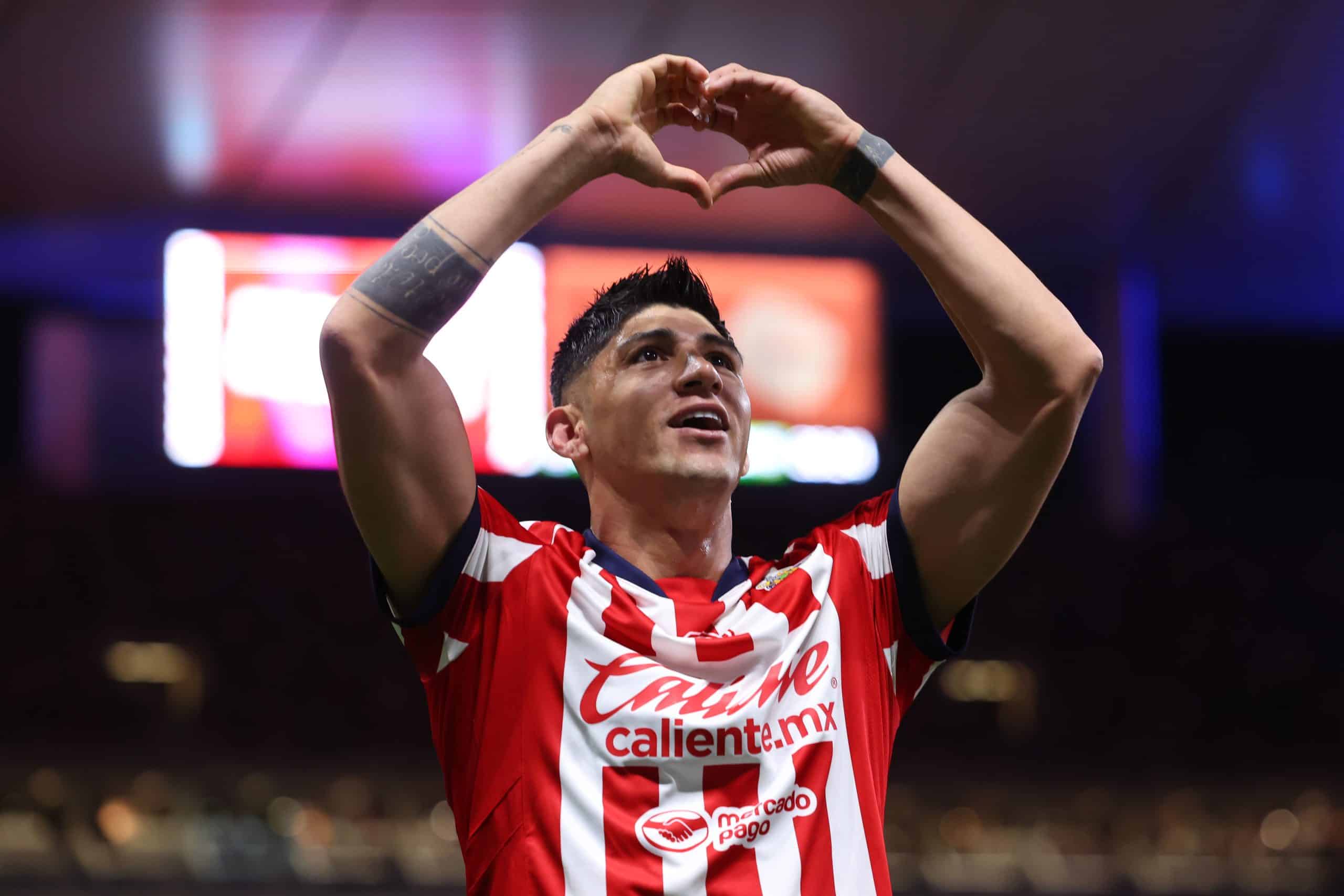 Alan Pulido, borrado por completo: Milito toma una decisión firme en Chivas