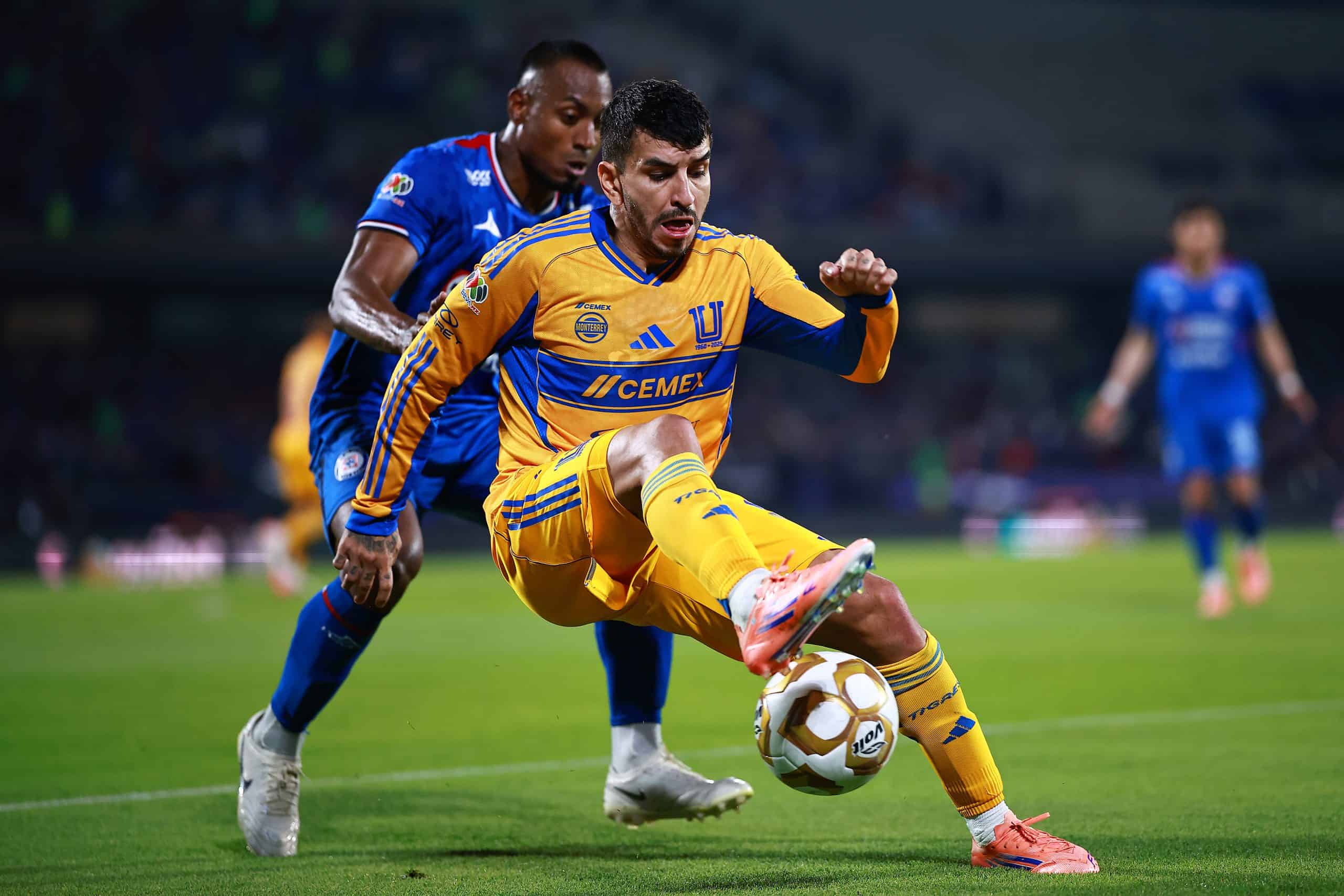 Tigres y Cruz Azul empatan 1-1 en la Ida de Semifinales del Apertura 2025