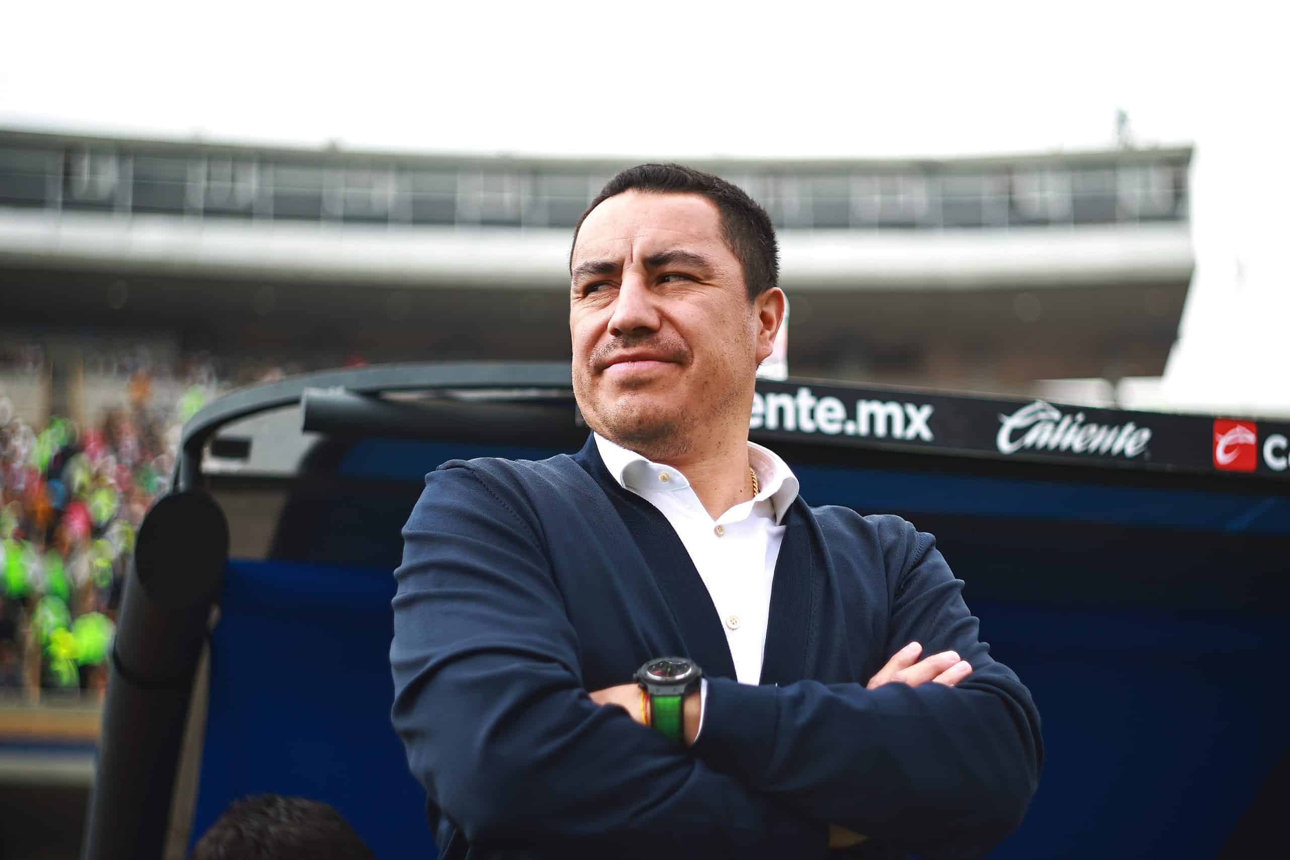 Antonio Sancho toma el mando en Pumas y respalda plenamente a Efraín Juárez
