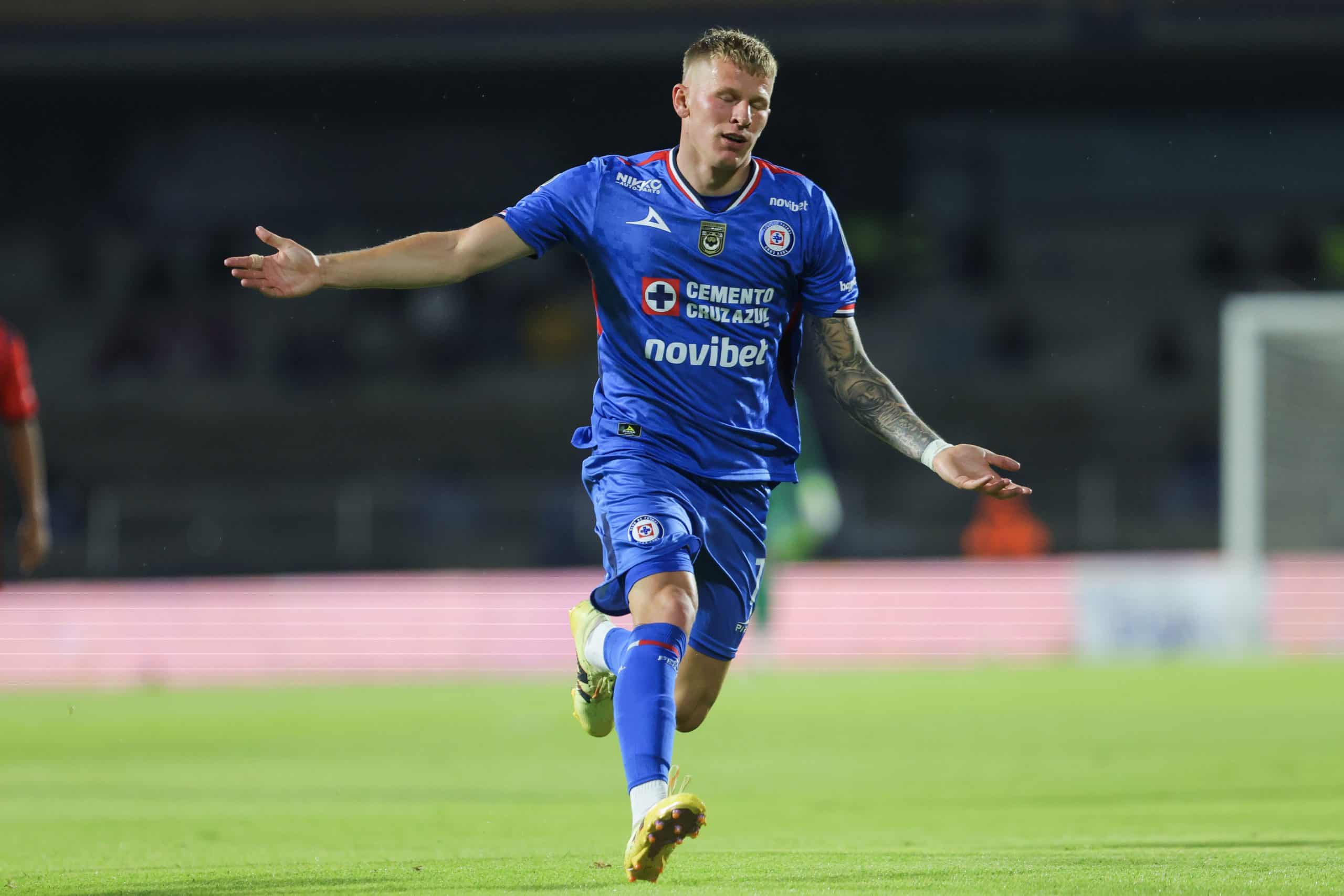 Bogusz en la cuerda floja: la MLS toca a Cruz Azul y abre la puerta a una salida clave