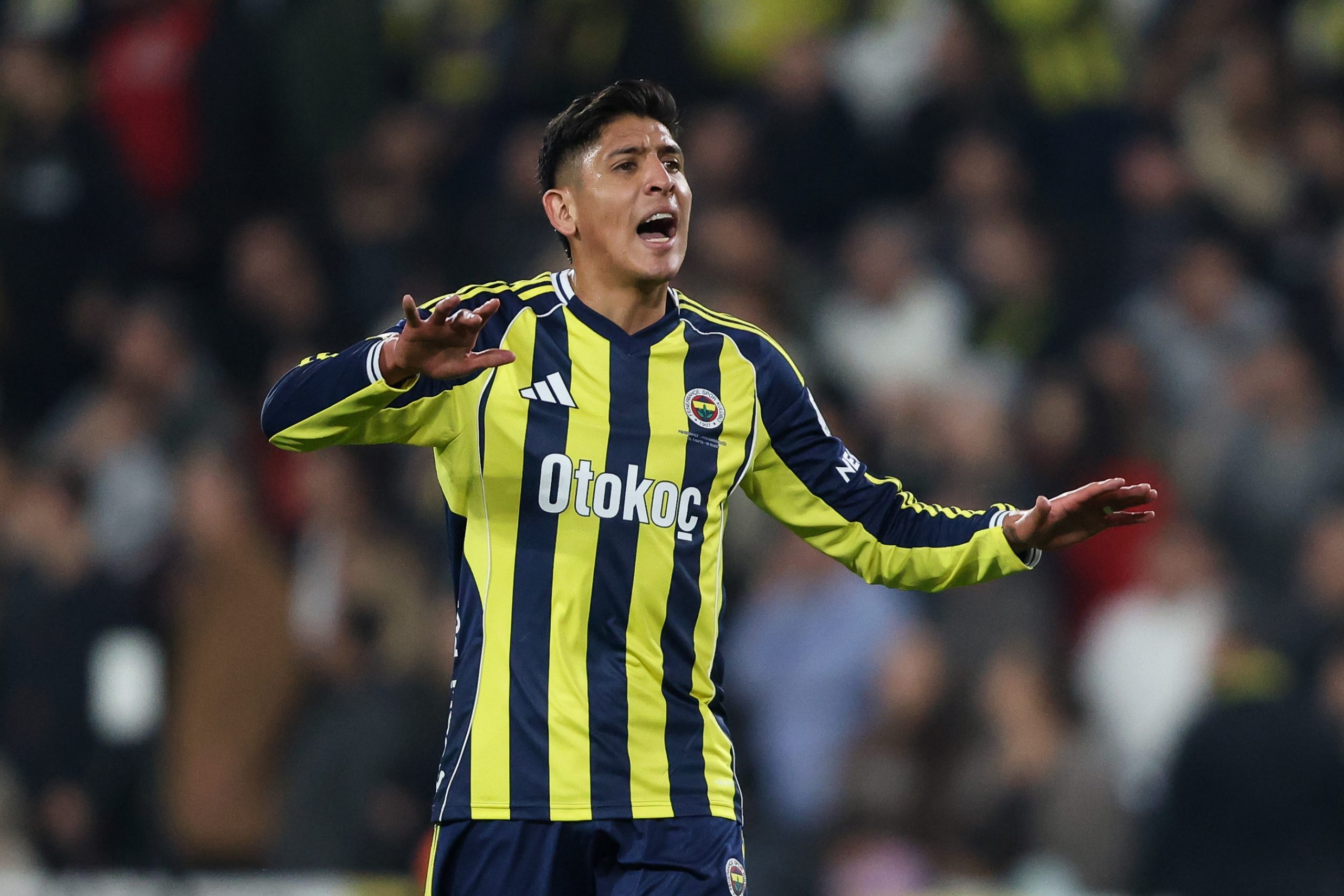 Ajax analiza el regreso de Edson Álvarez mientras pierde protagonismo en Fenerbahçe
