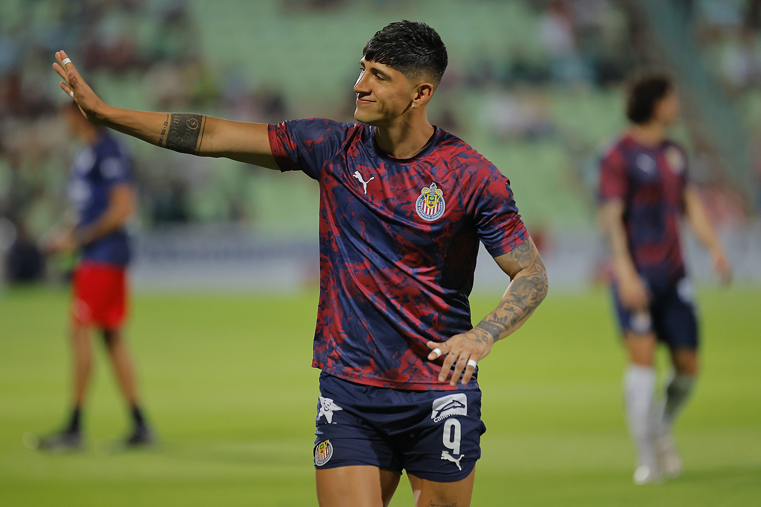 De Chivas a Rayados y con pasado felino: Alan Pulido aparece en el radar de Monterrey para cubrir la salida de Berterame