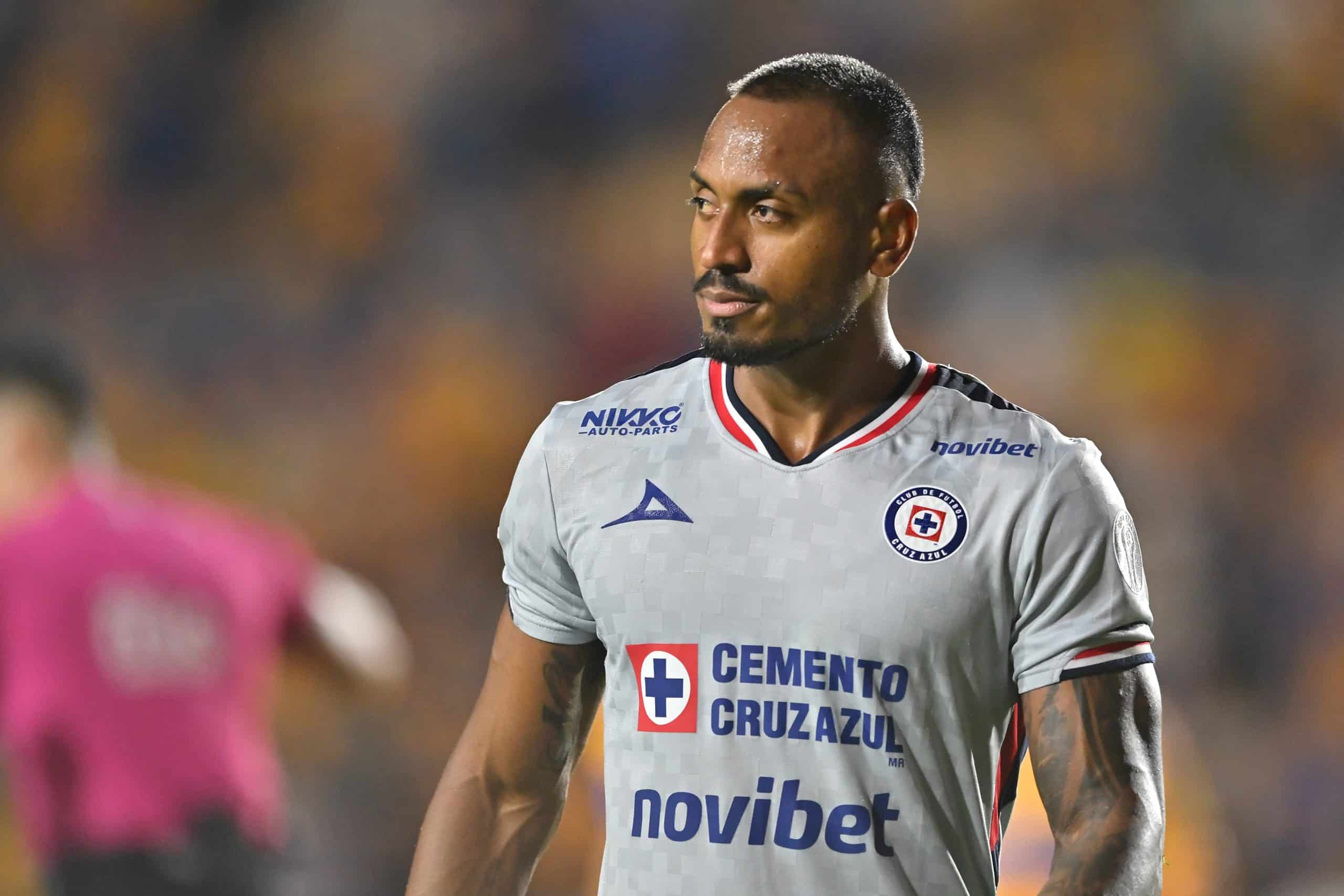 Cruz Azul cierra filas: Ditta en la mira desde Argentina, pero La Máquina no lo suelta