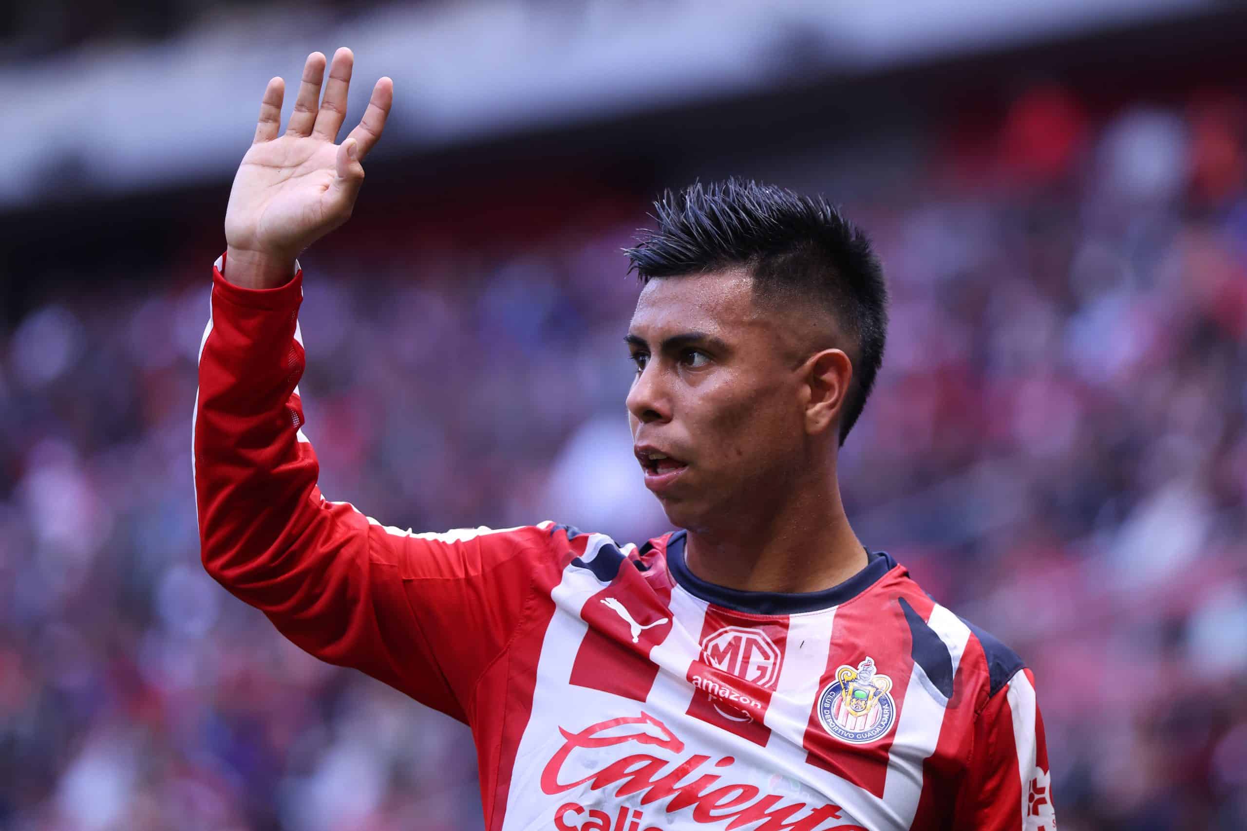Efraín Álvarez lanza advertencia al América: “En Chivas los clásicos se tienen que ganar sí o sí”