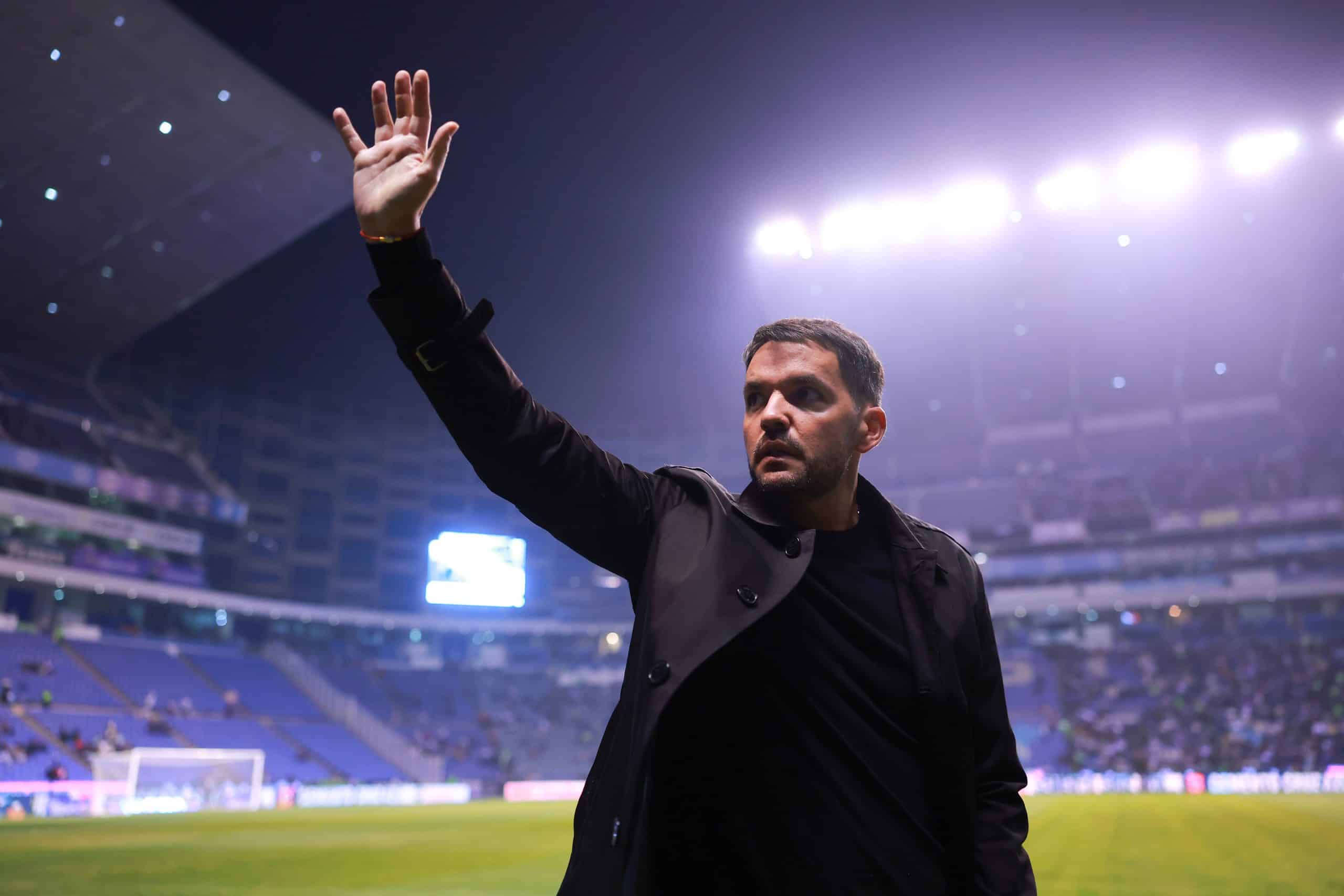 ¡TERREMOTO EN LA NORIA! Nicolás Larcamón queda FUERA de Cruz Azul; Joel Huiqui toma el mando