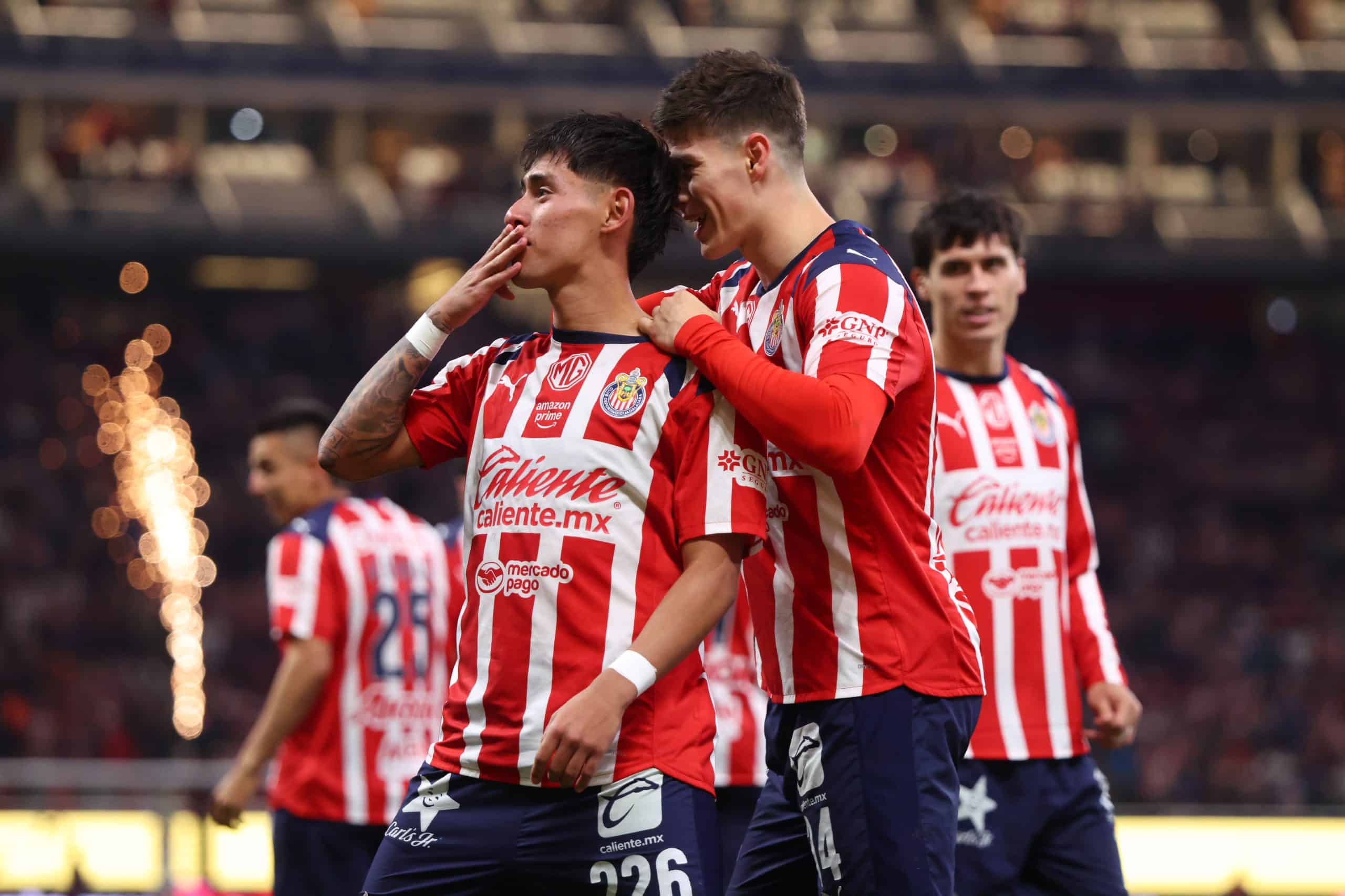 ¿Villano por exceso de lujo? La afición de Chivas crítica en redes sociales a Santiago Sandoval