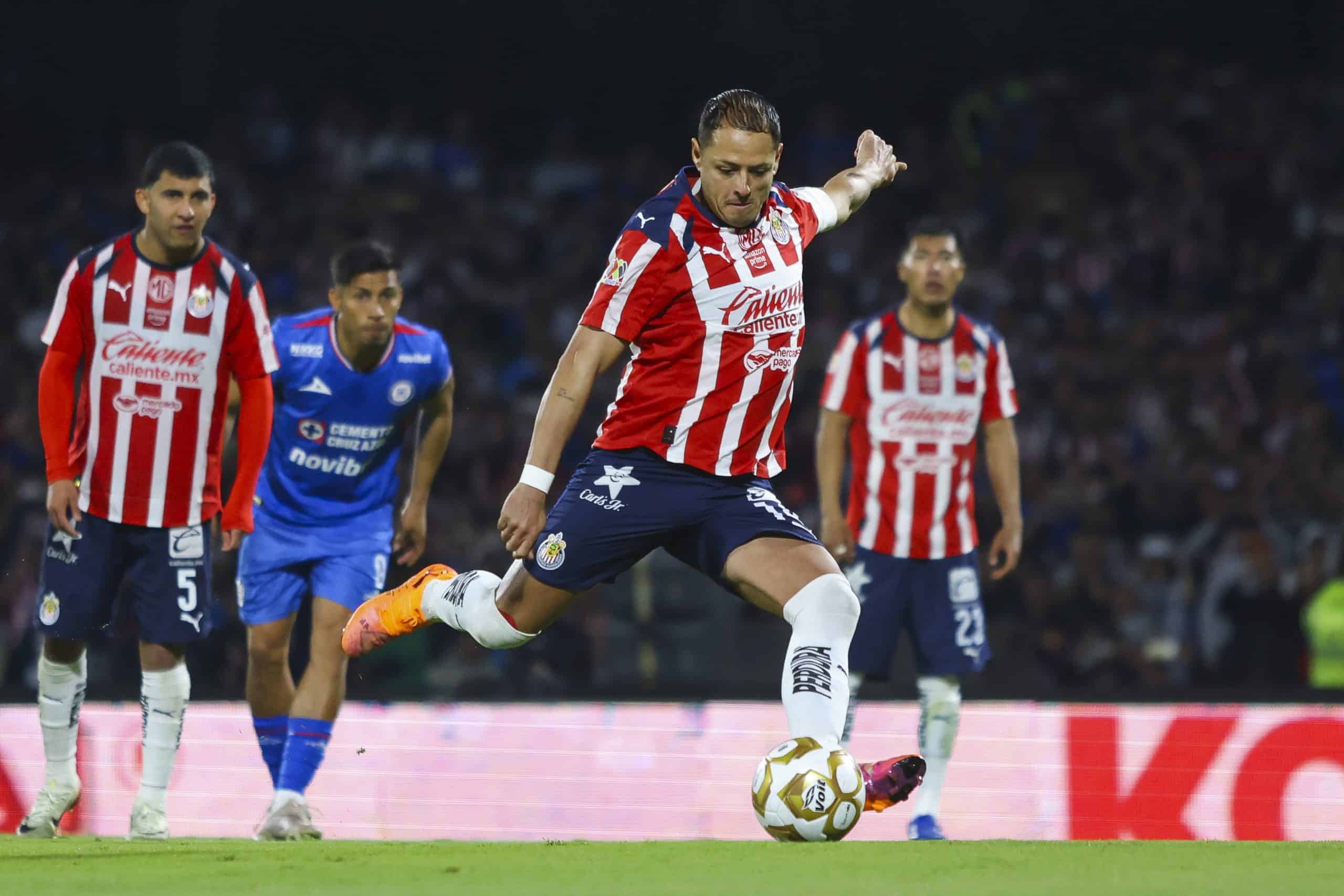 “Prefería fallarlo yo”: Chicharito rompe el silencio sobre el penal que marcó su salida de Chivas