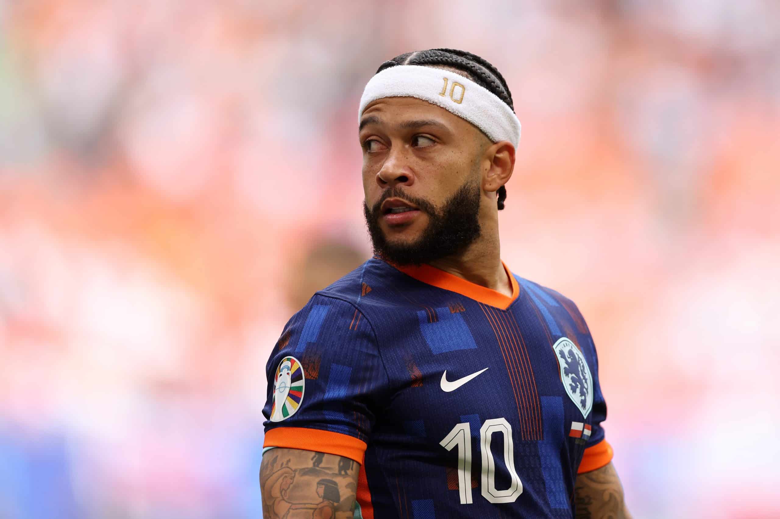 ¿Falta de respeto o urgencia médica? Memphis Depay rompe el silencio tras el «telefonazo» en el banquillo