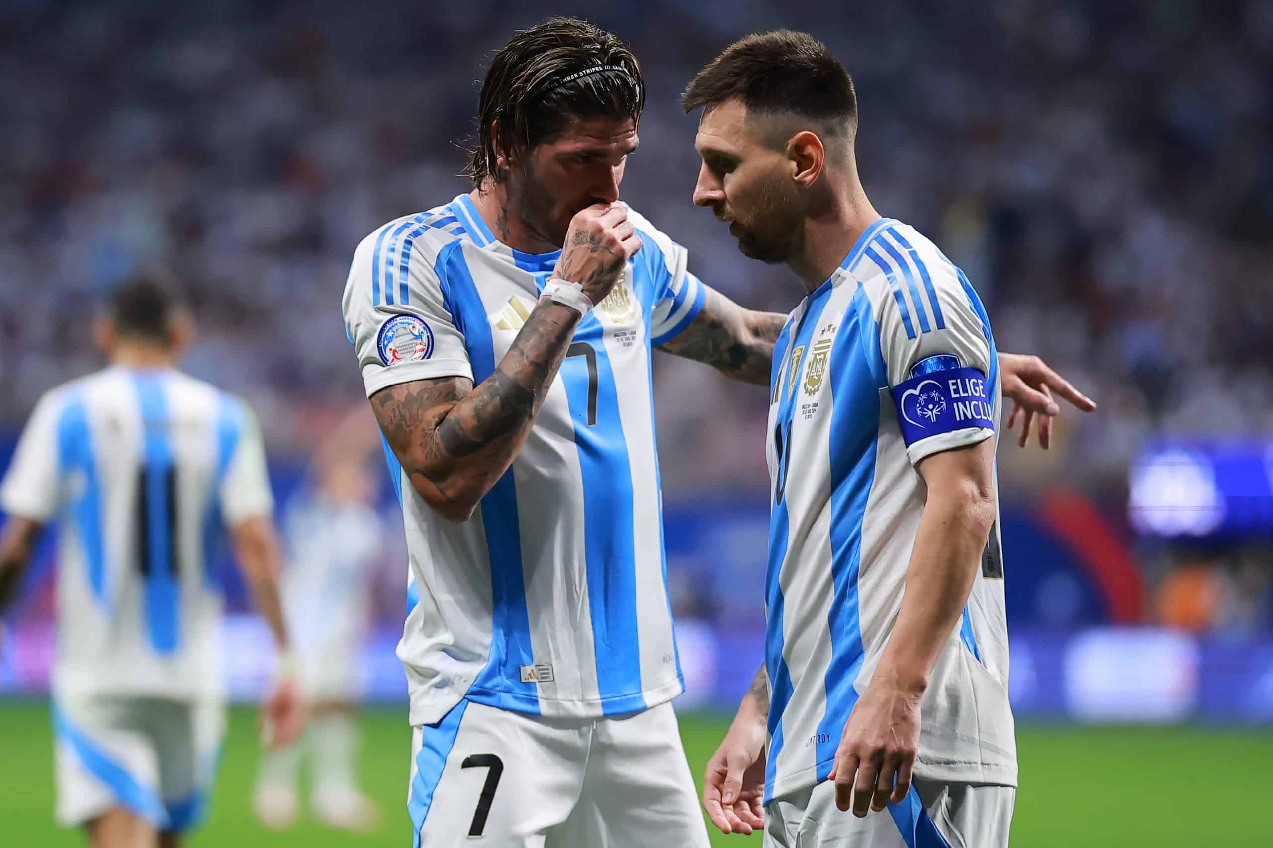 Silencio de Messi y «blindaje» de De Paul: La intimidad de una Selección que esquiva el barro de la AFA