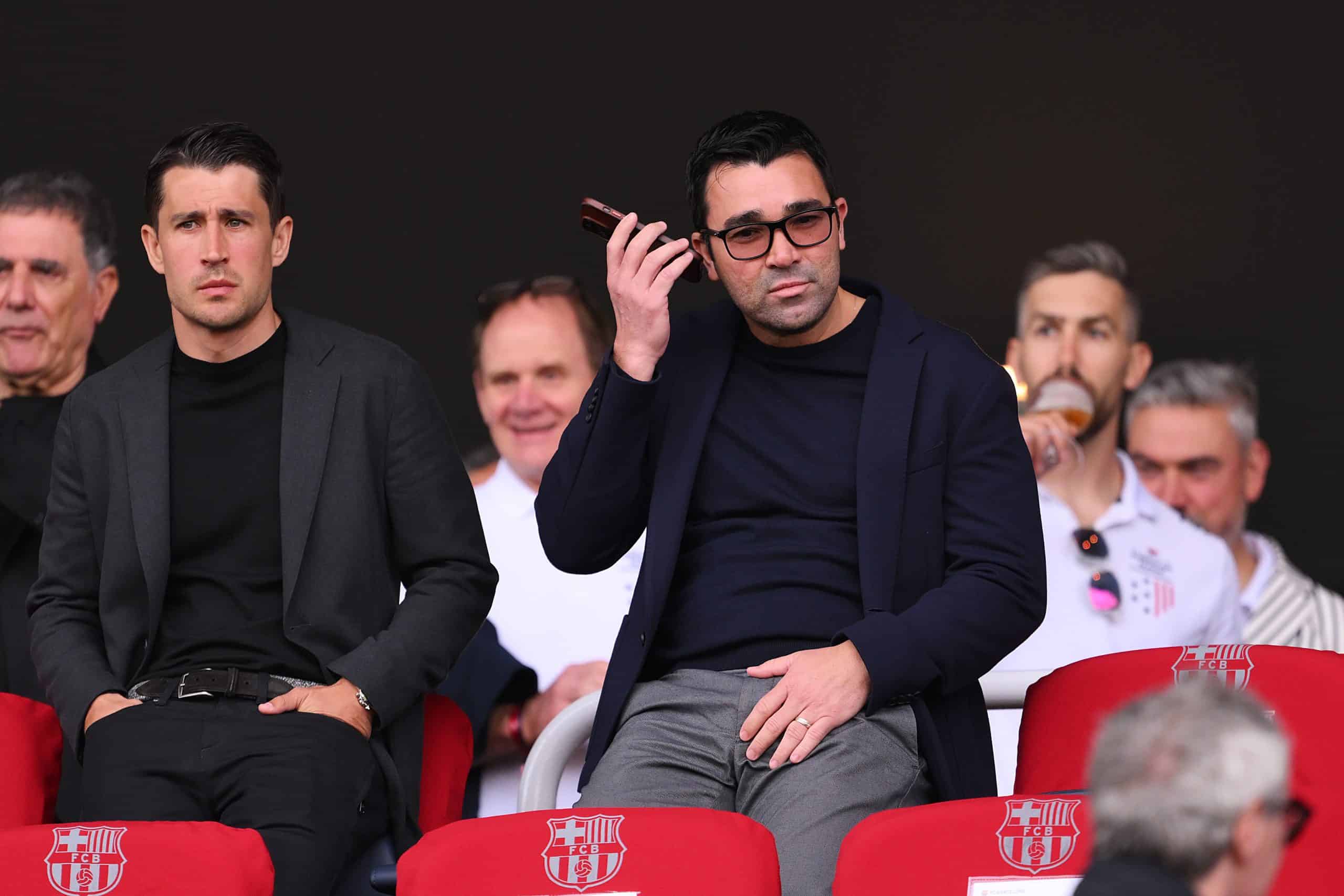 La «Operación Salida» del Barça: El pulso de Deco y Flick contra la resistencia del vestuario