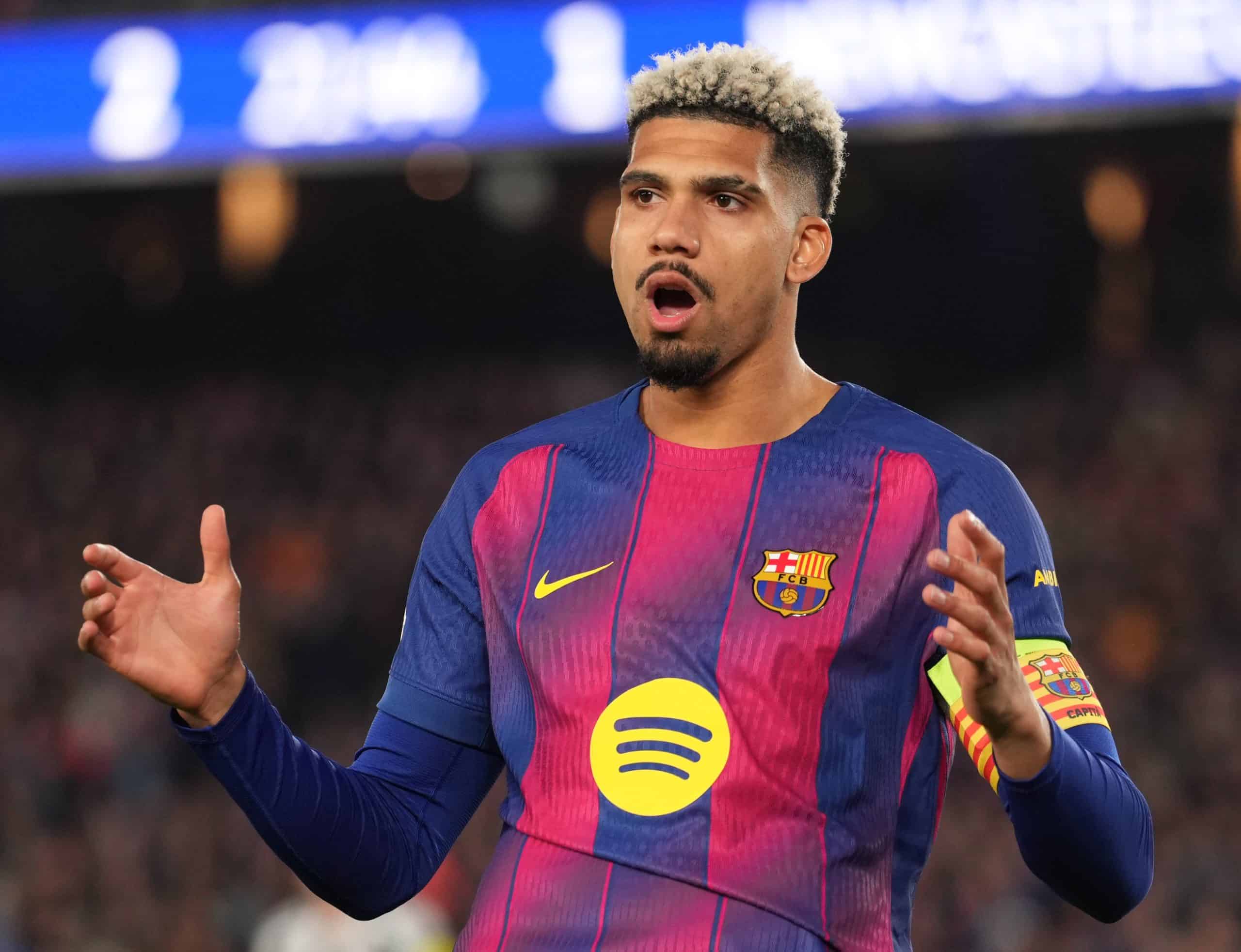 Inter preguntó por Araujo… pero hoy el escenario está lejos de una salida del Barcelona