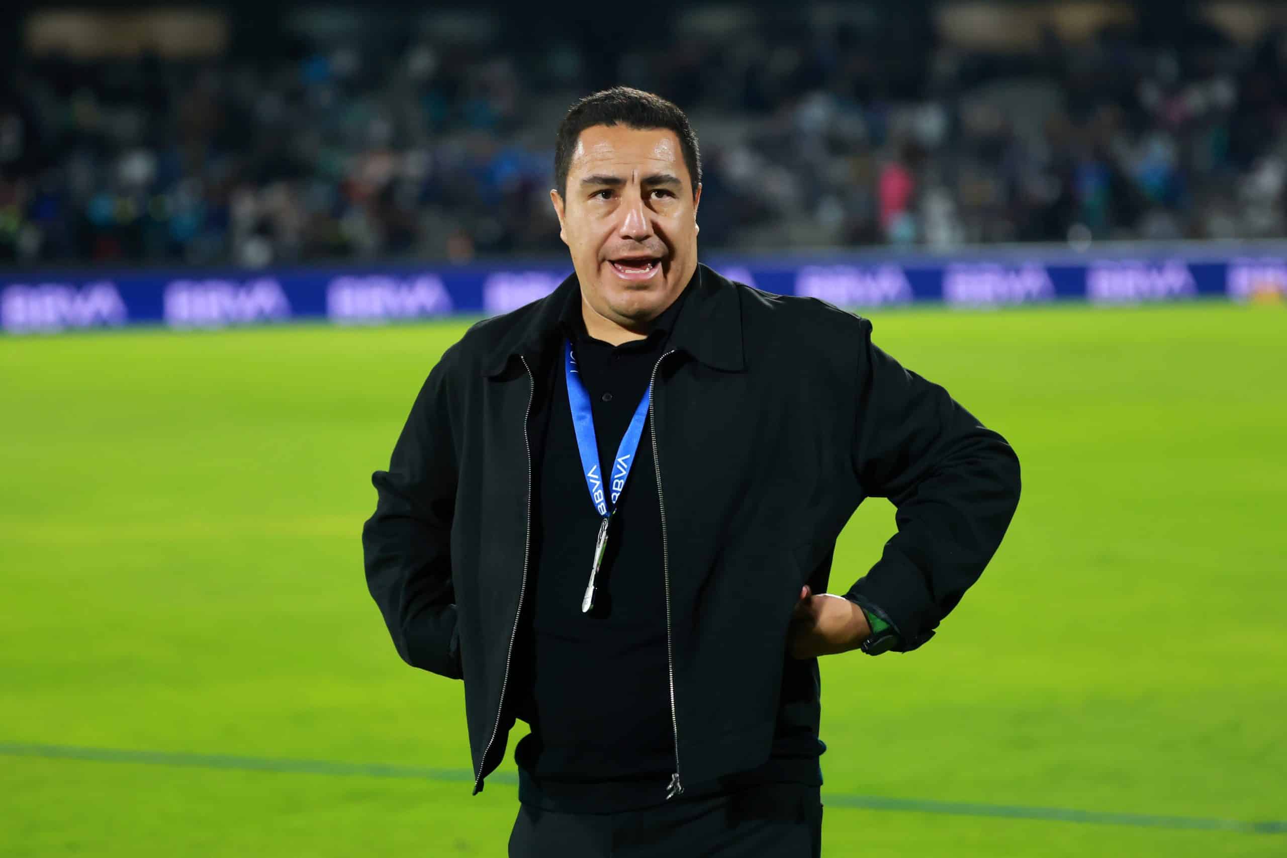 Pumas hace oficial la salida de Efraín Juárez