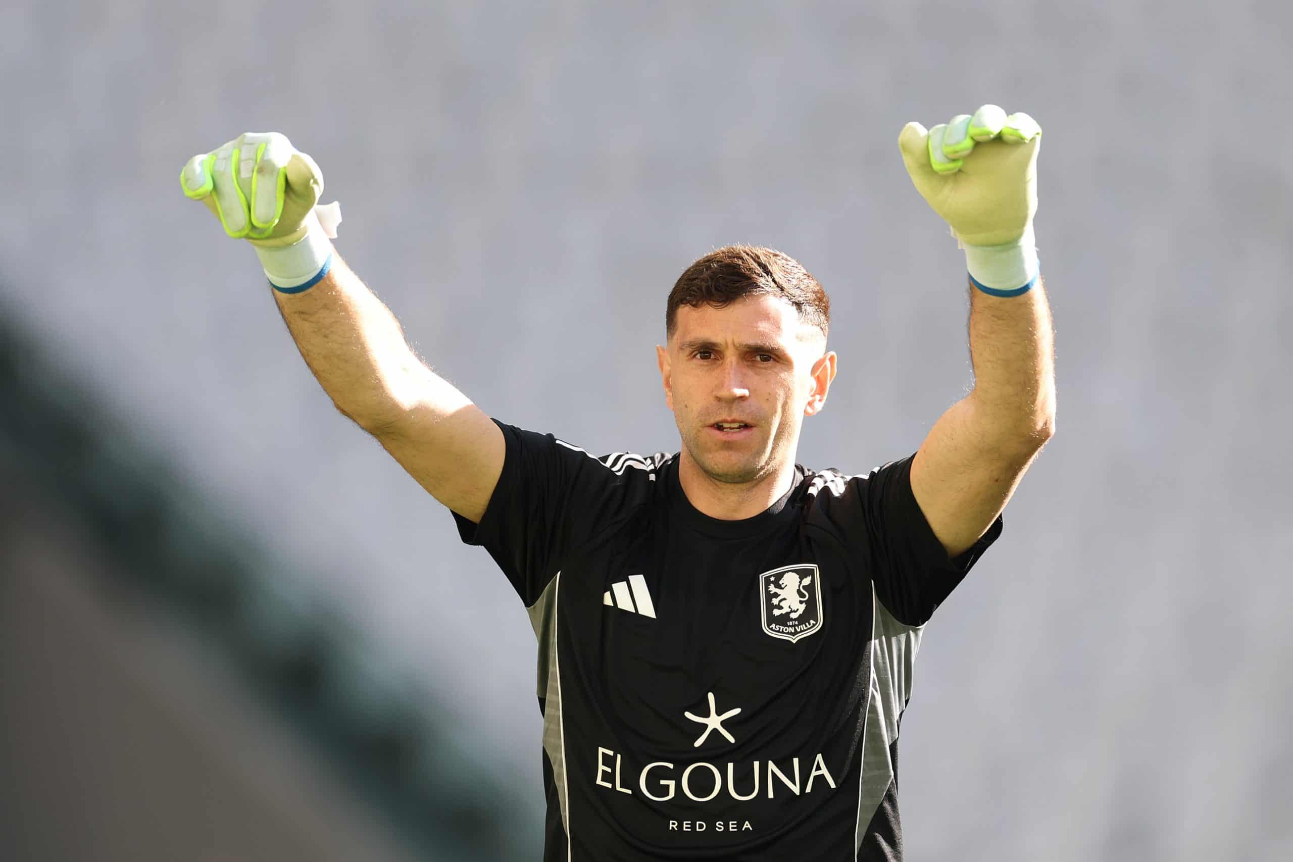 Dibu Martínez da el sí a la Juventus y espera acuerdo con Aston Villa
