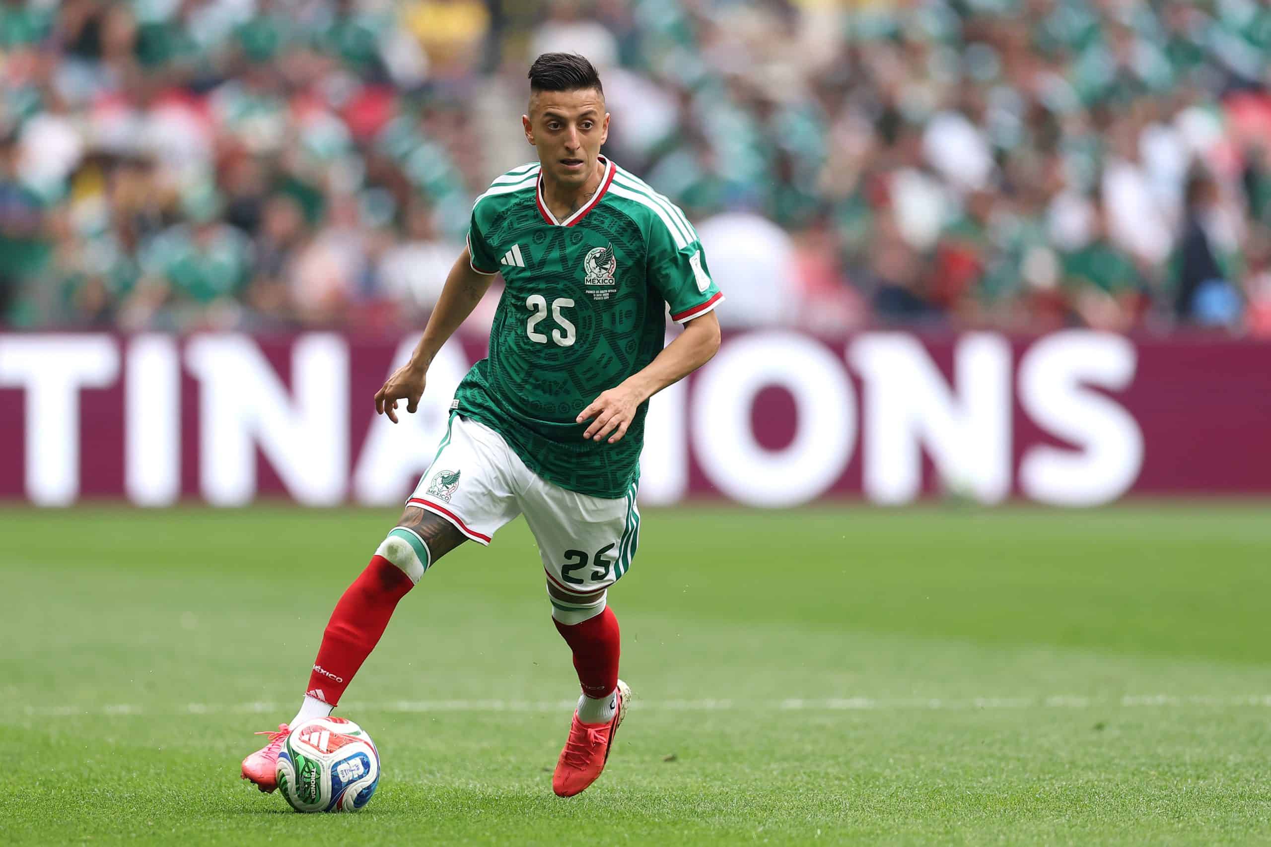 Roberto Alvarado despeja rumores y reafirma su amor por Chivas en pleno Mundial 2026