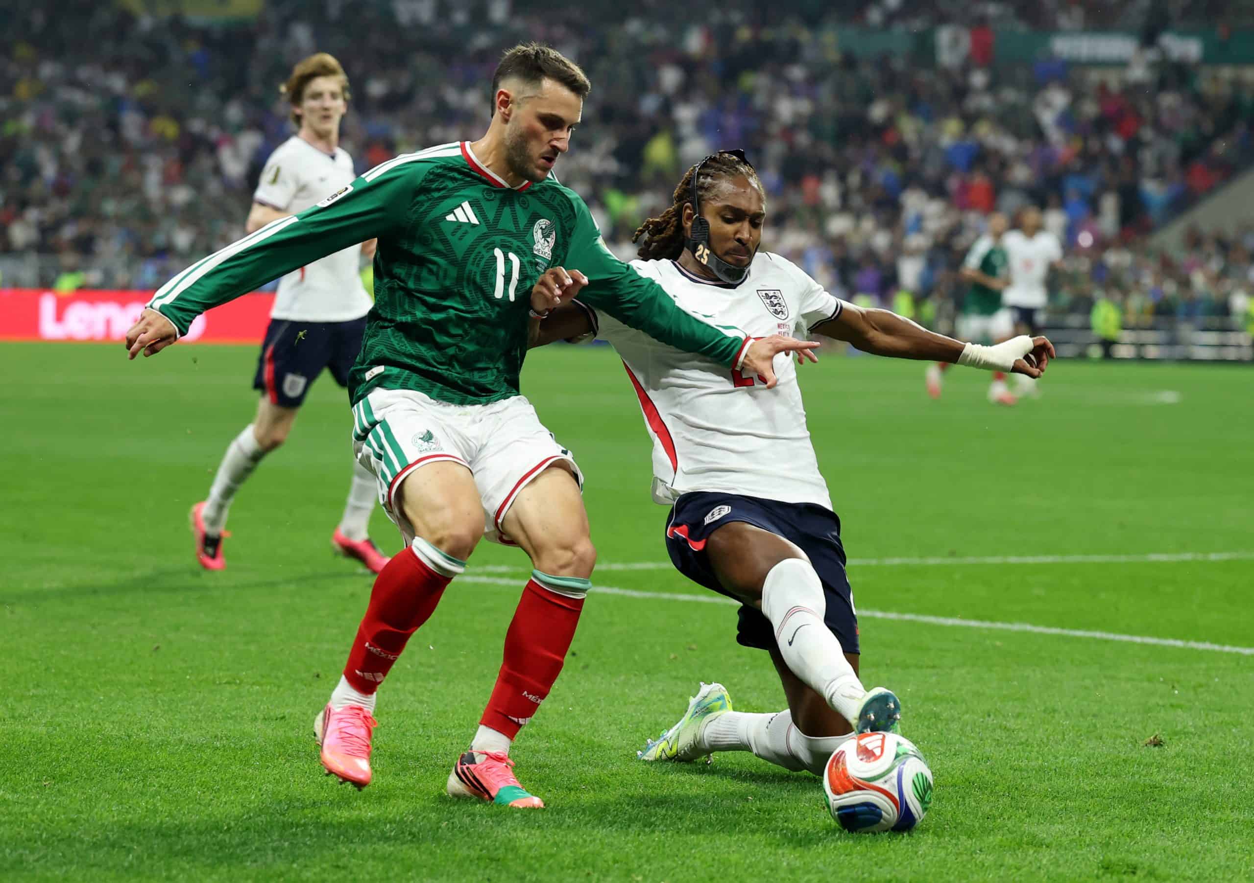 Santiago Giménez sufre esguince de tobillo tras la eliminación de México; estará fuera hasta ocho semanas
