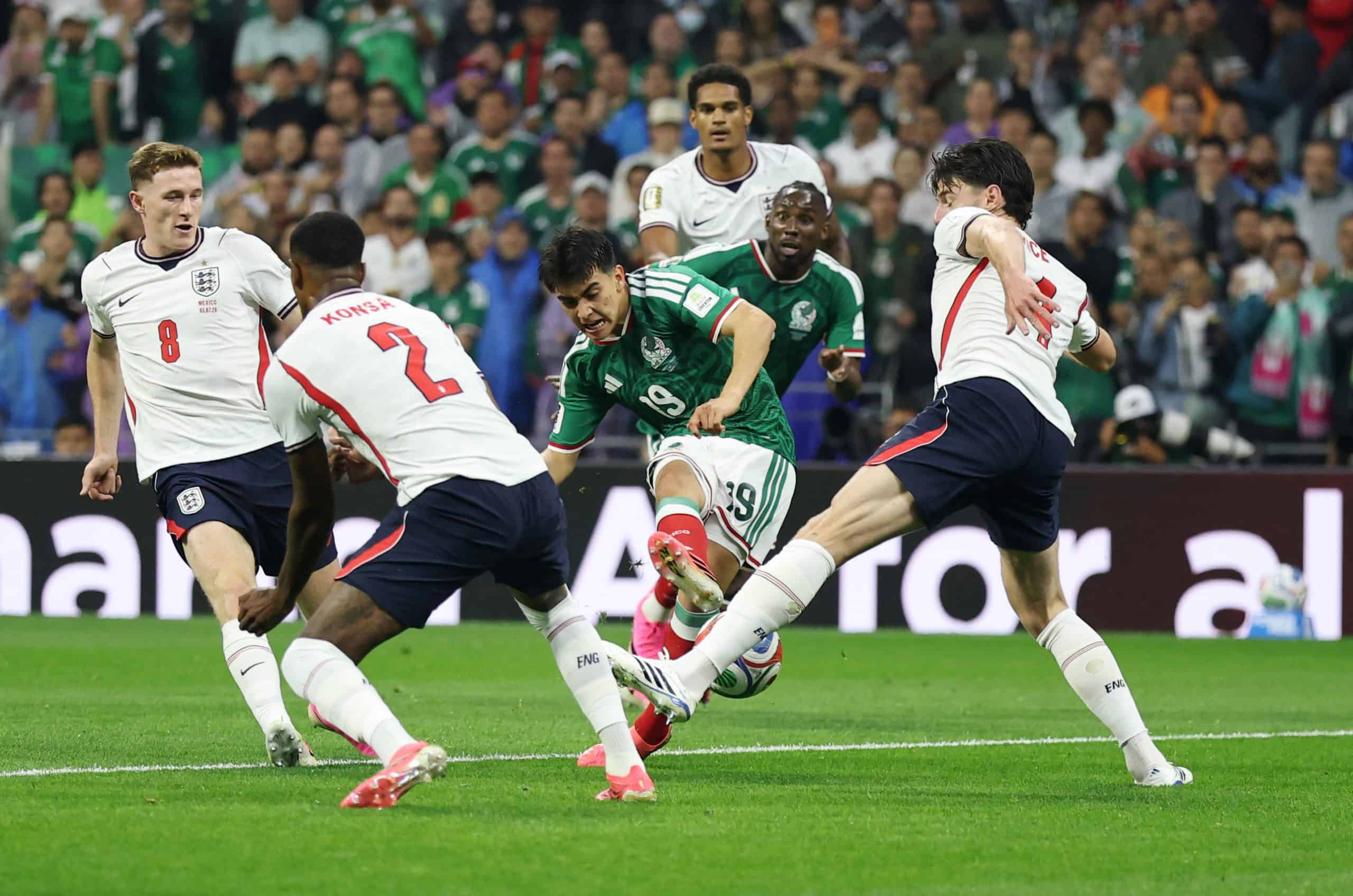 Jude Bellingham consuela a Gilberto Mora tras eliminar a México; intercambian camisetas en emotivo gesto