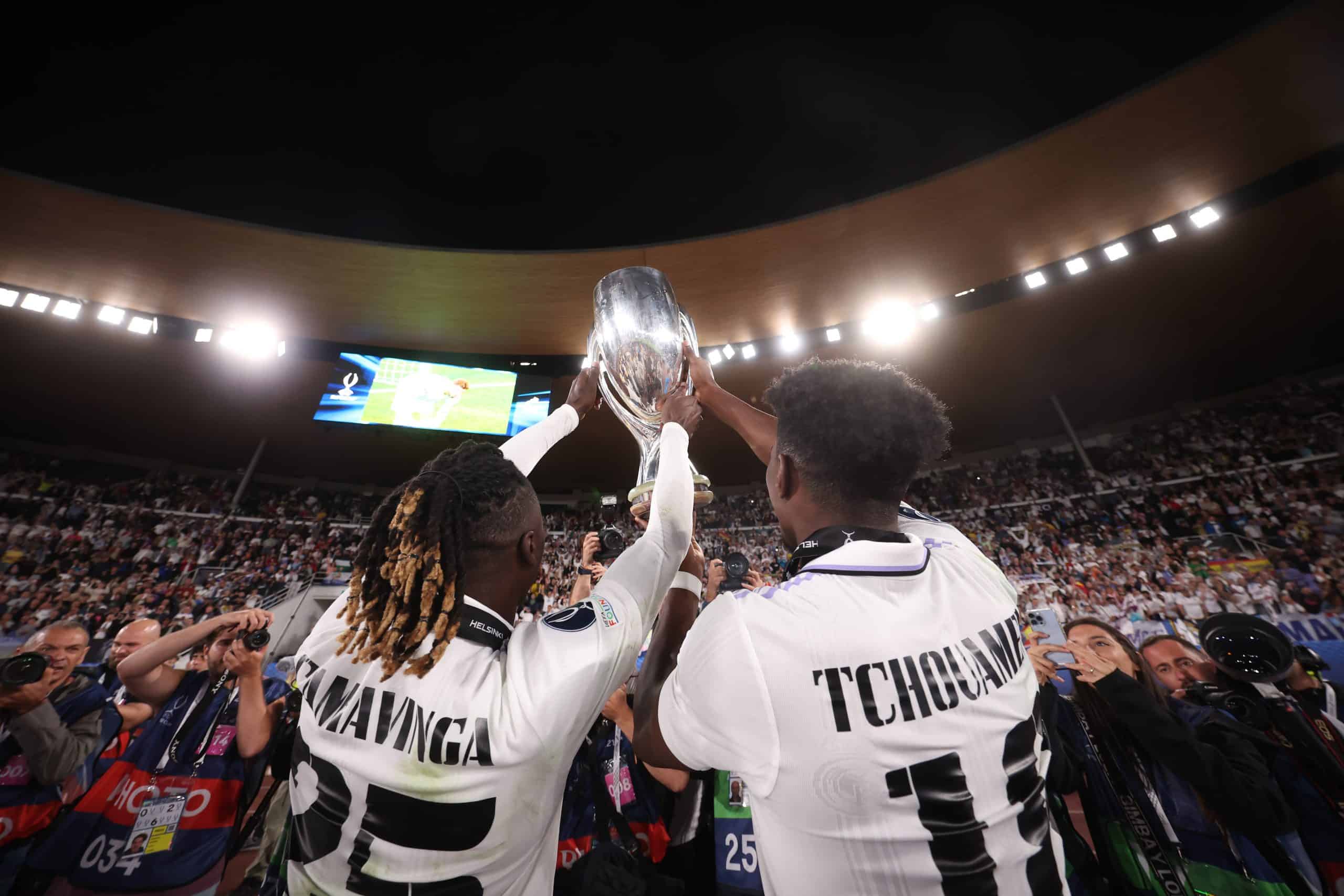 Manchester United y gigantes de la Premier siguen de cerca a Camavinga y Tchouaméni
