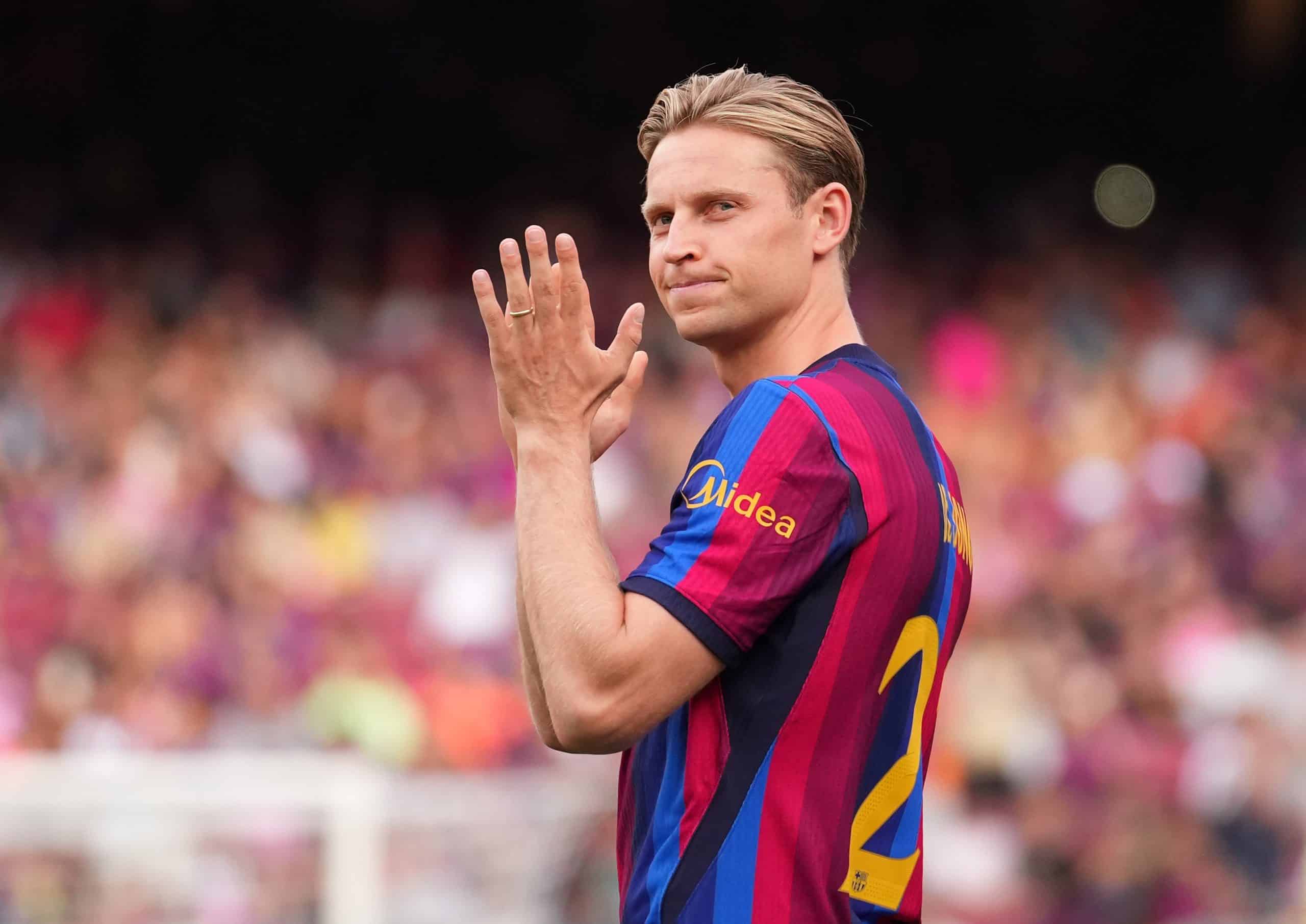 Frenkie de Jong recibe pitos de la afición del Barcelona en el Camp Nou