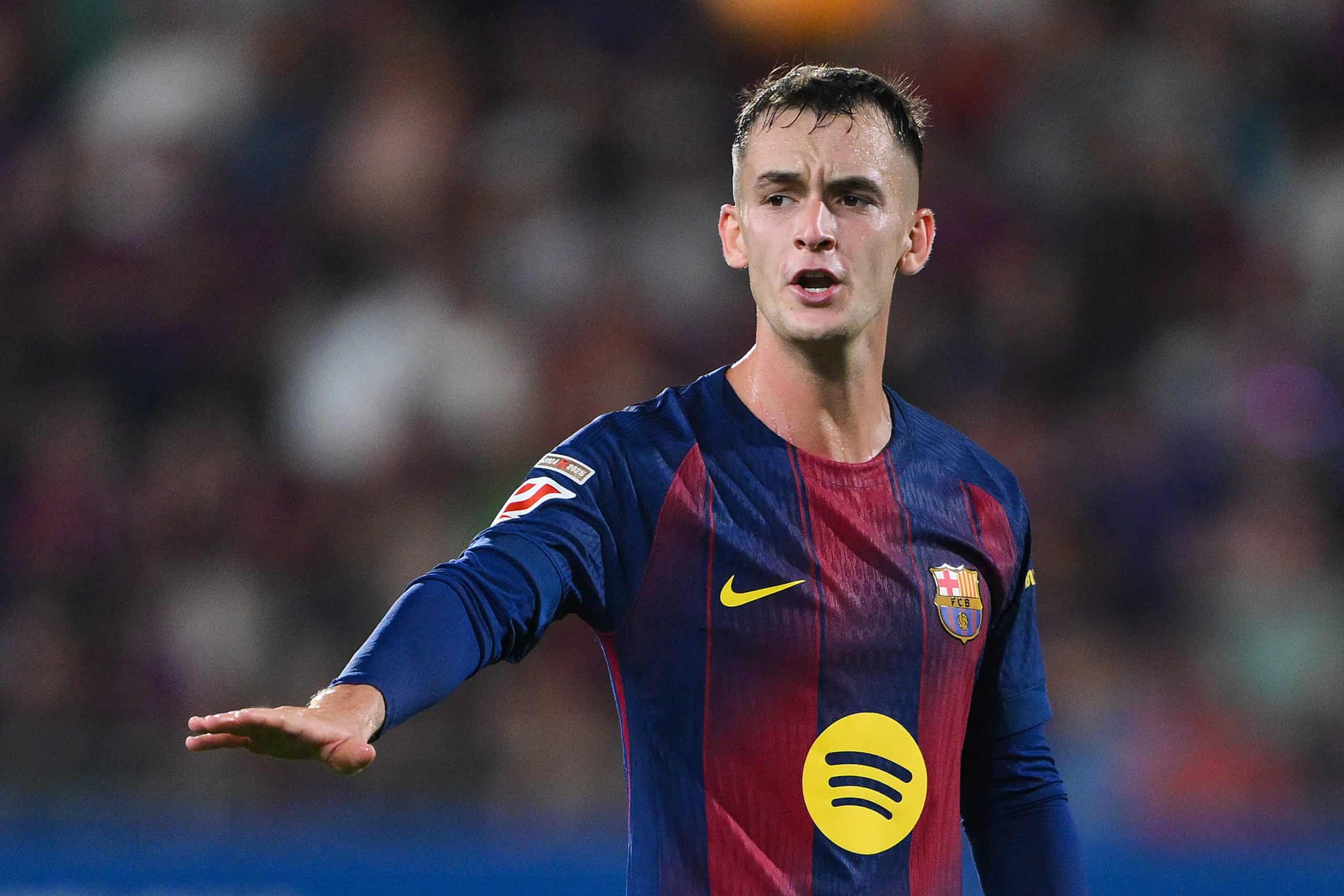 Barcelona prepara otra salida: Marc Casadó no entra en los planes de Flick