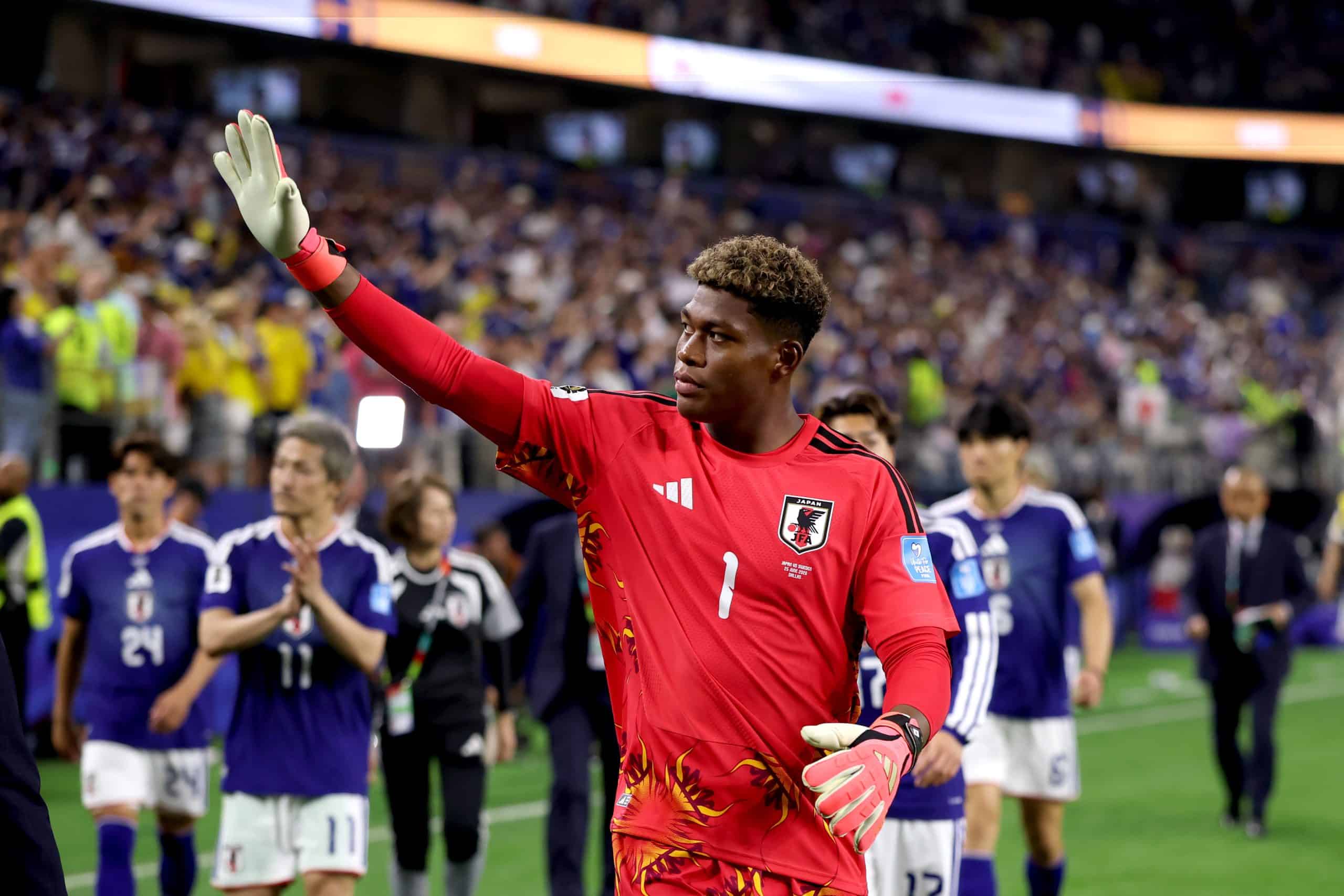PSG sorprende con otro portero: acuerda el fichaje de Zion Suzuki por 35 millones
