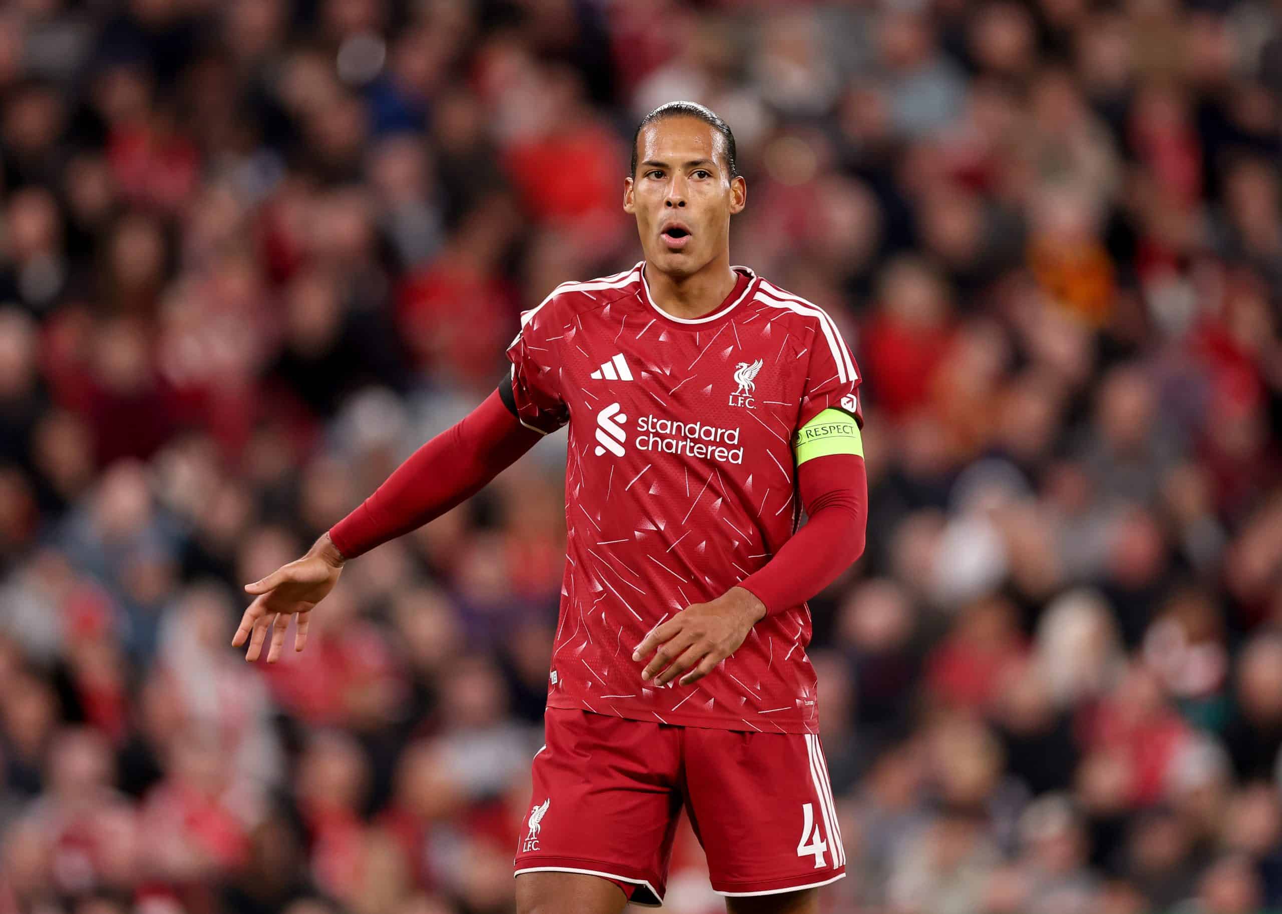 Liverpool prepara el relevo de Van Dijk: Bastoni toma fuerza como su posible sustituto