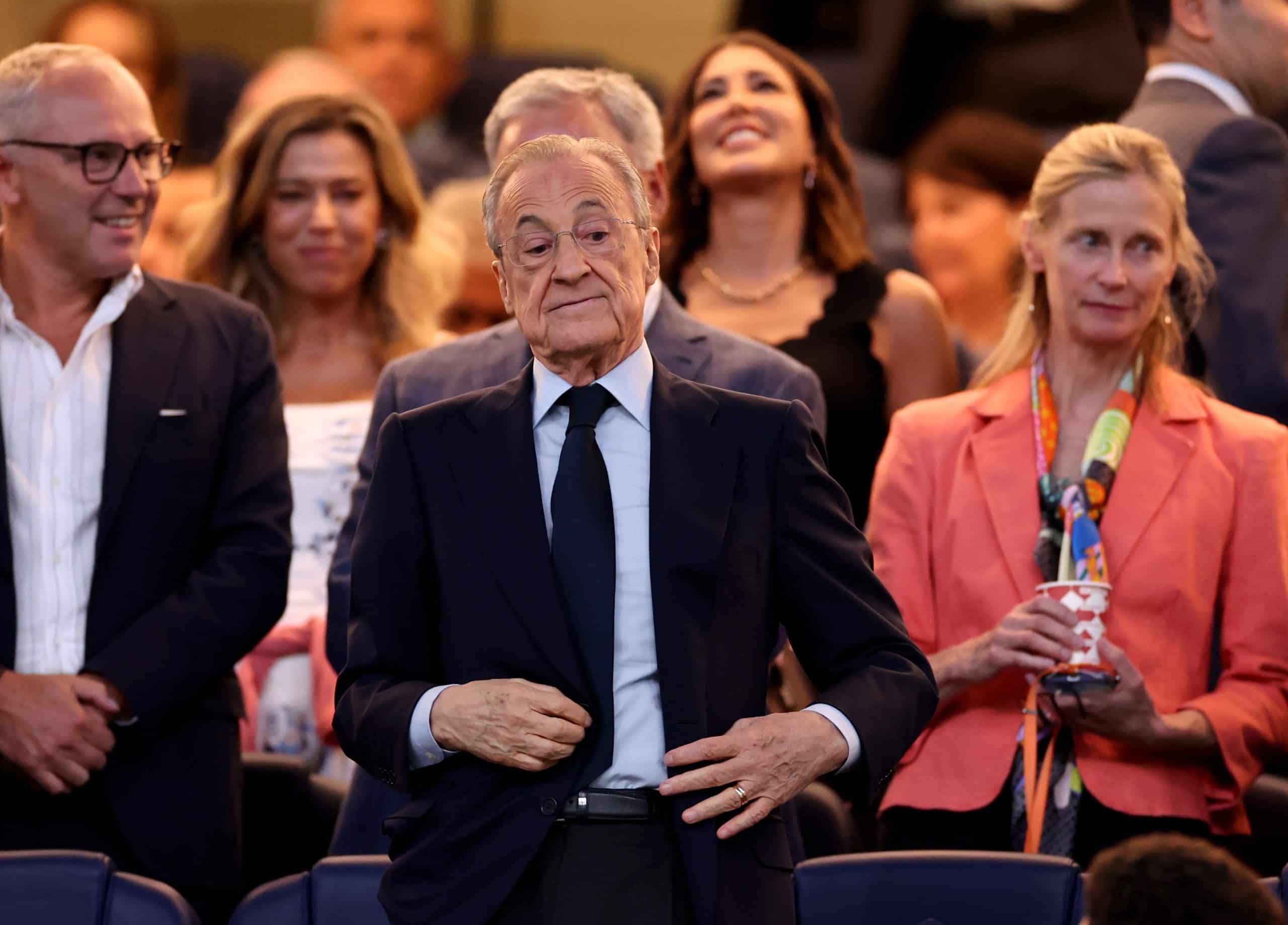Tensión en el palco: Florentino habría amenazado con irse al enterarse de la presencia de Riquelme
