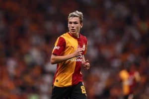 Hansi Flick elogia a Aleksey Batrakov, la promesa del Galatasaray que sueña con jugar en el Barcelona