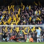 ¿Por qué los aficionados del Manchester City llevan plátanos inflables a los estadios?
