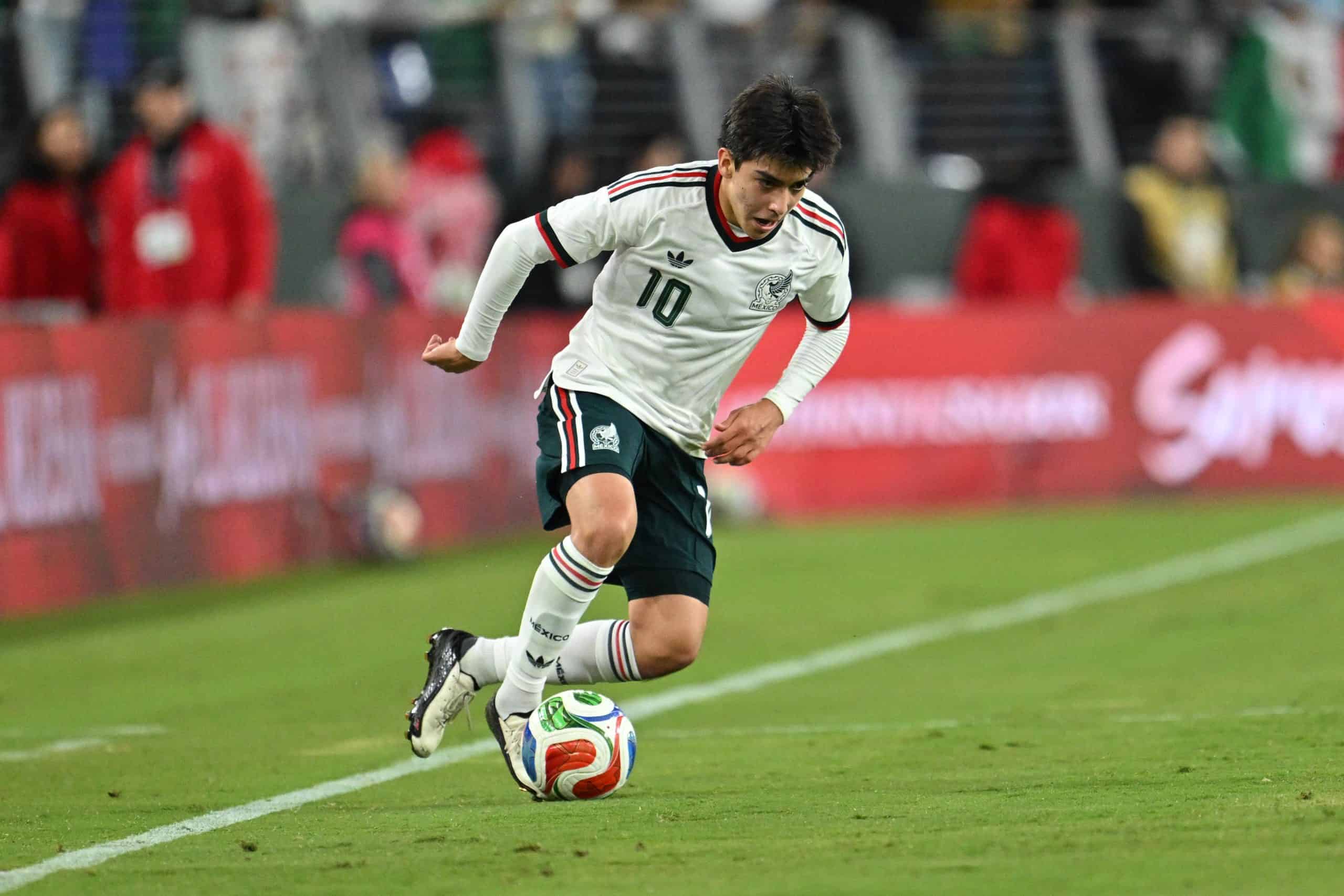 Liverpool prepara una millonaria oferta por Gilberto Mora