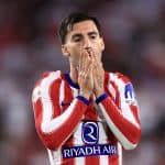 Tottenham prepara 80 millones de euros por Álex Baena tras la lesión de Xavi Simons